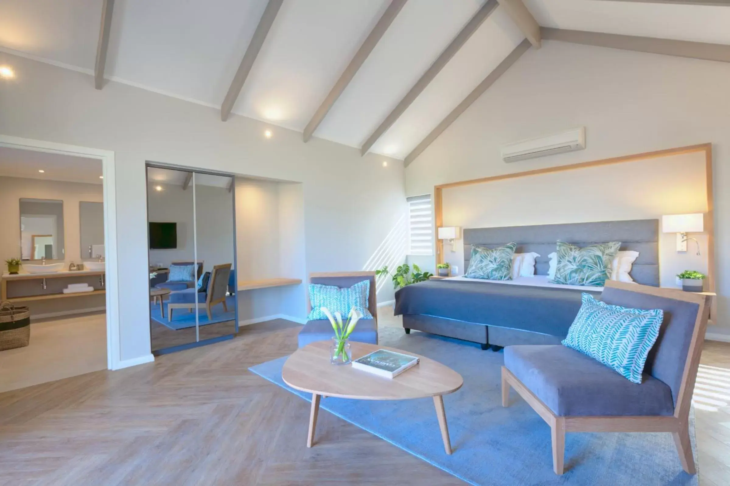 Bedroom, Seating Area in Knysna Hollow Country Estate