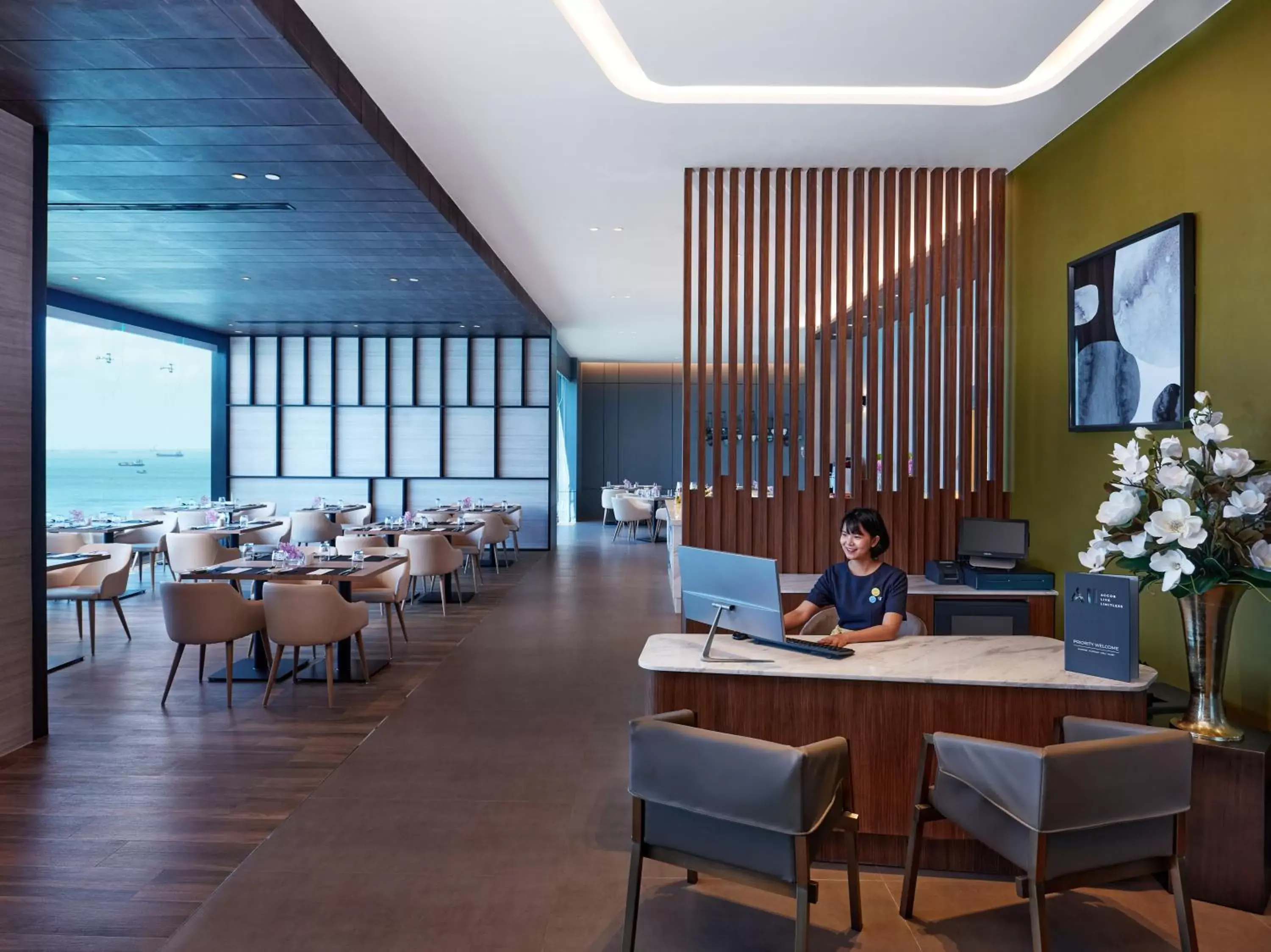 Coffee/tea facilities, Restaurant/Places to Eat in Novotel Marina Sriracha & Koh Si Chang