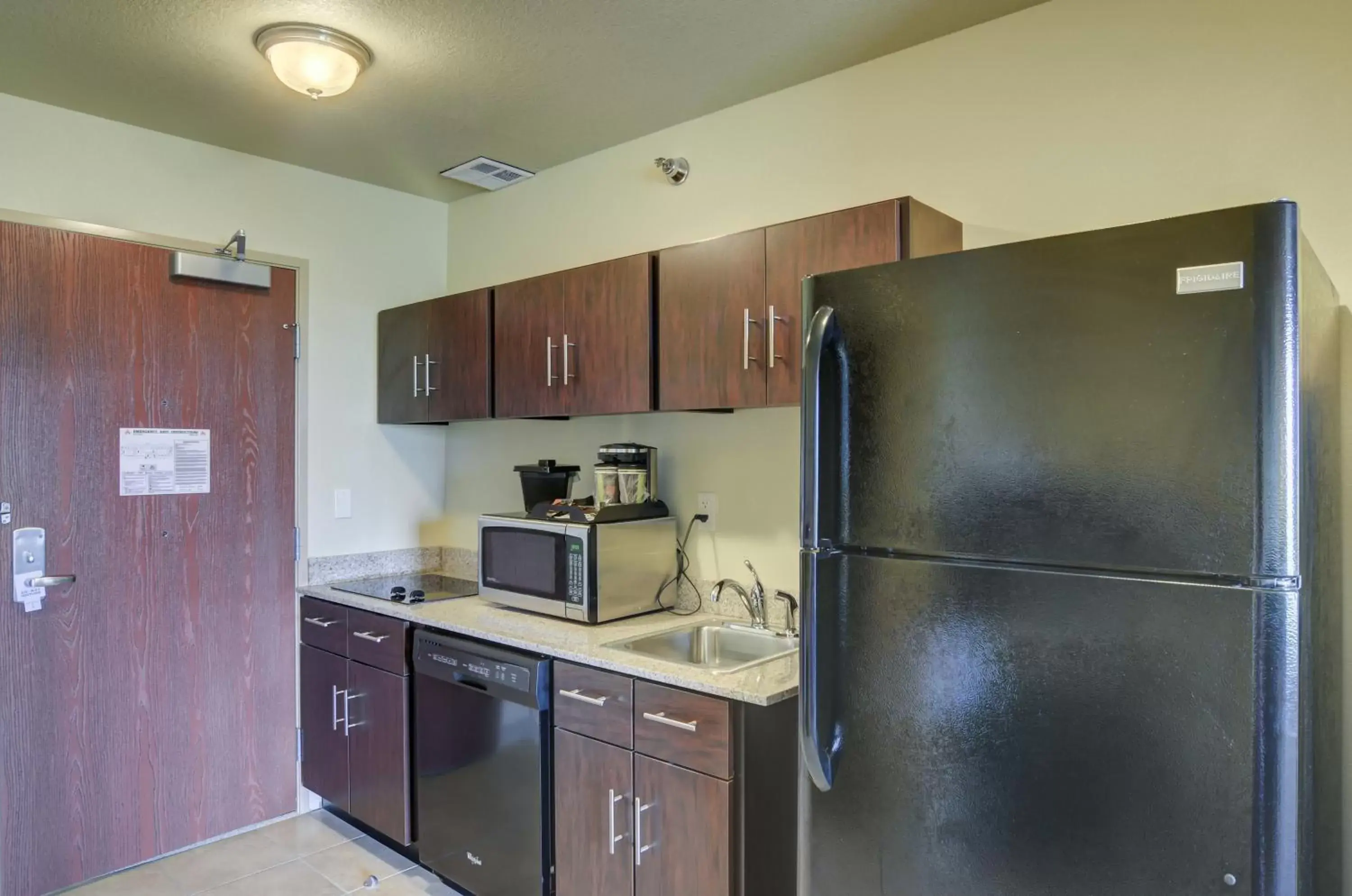 Kitchen or kitchenette, Kitchen/Kitchenette in Cobblestone Inn and Suites - Eaton