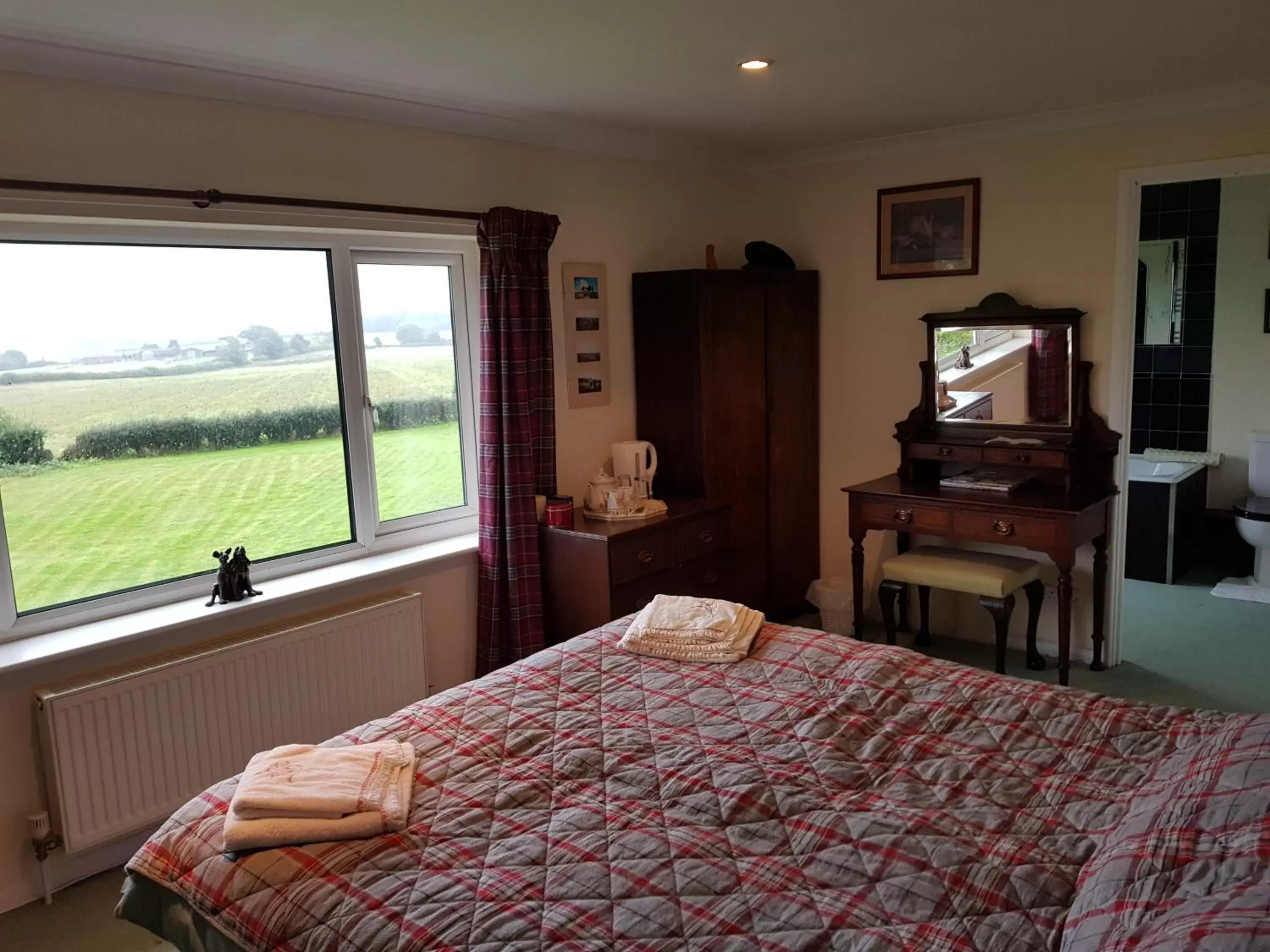 Bedroom, Bed in House On The Hill