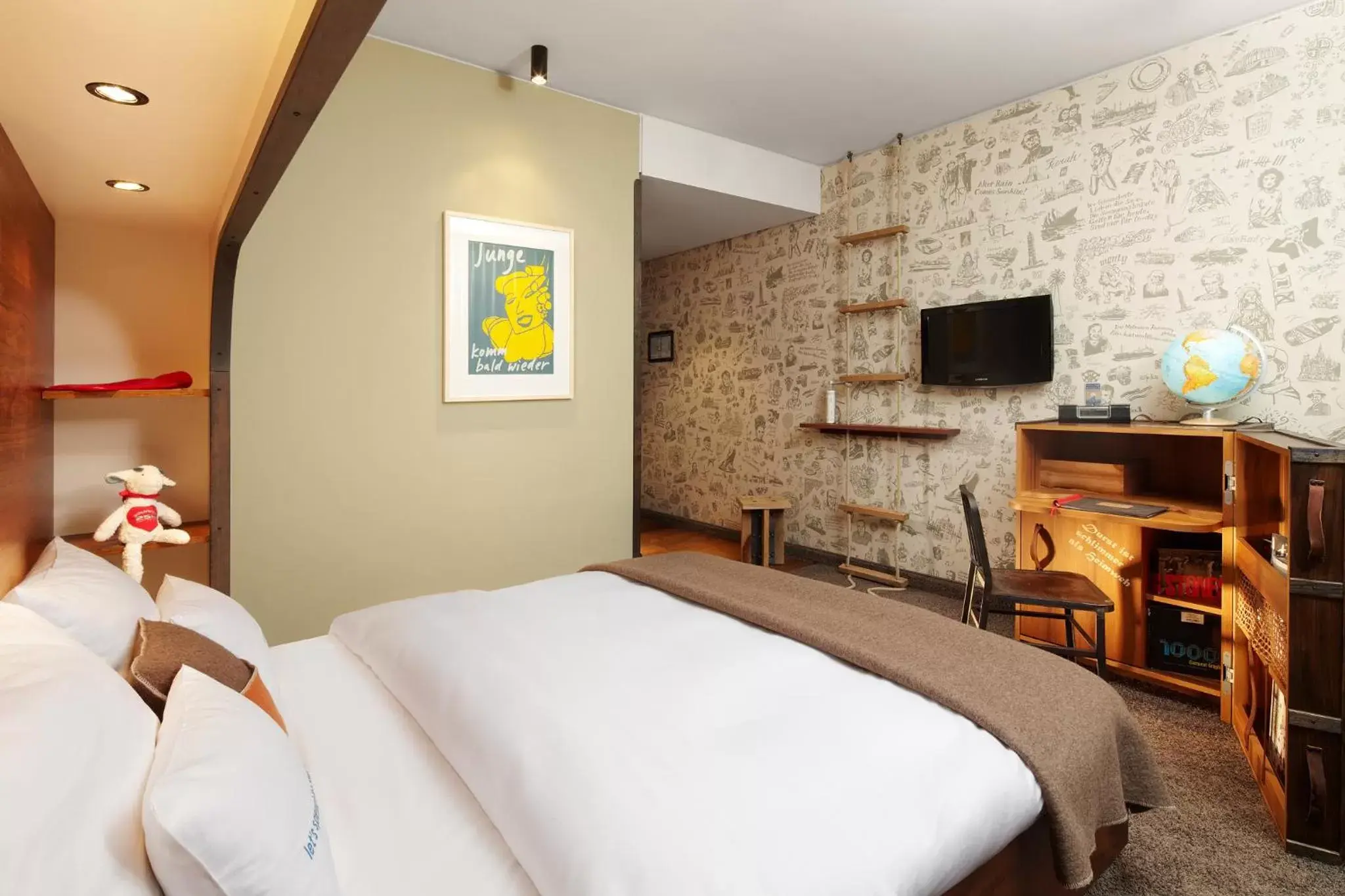 Photo of the whole room, Bed in 25hours Hotel Hamburg HafenCity Photo of the whole room, Bed in 25hours Hotel Hamburg HafenCity