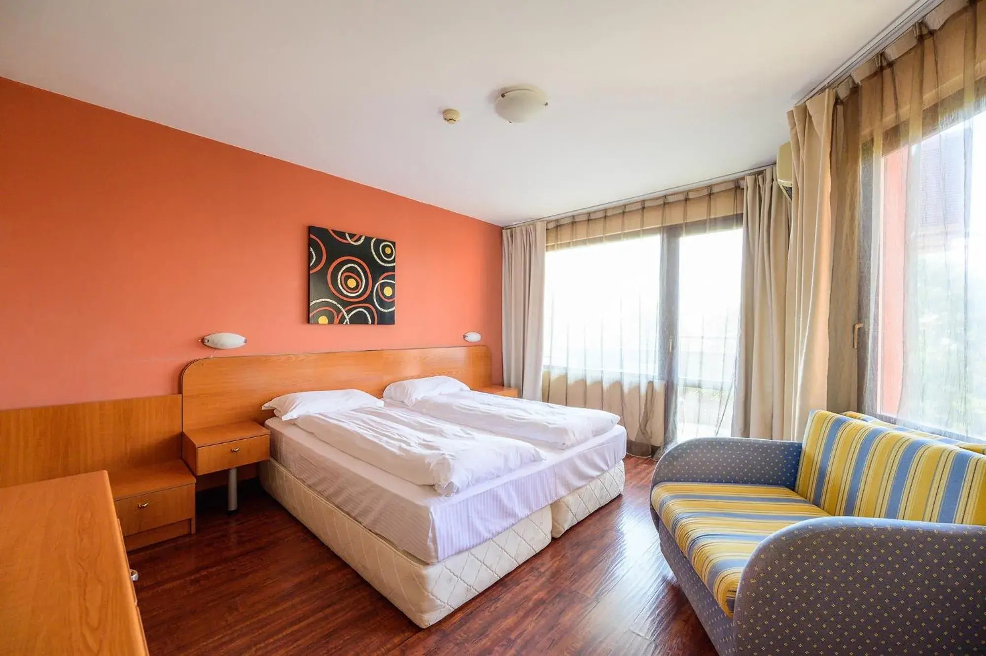 Photo of the whole room, Bed in Royal Beach Photo of the whole room, Bed in Royal Beach