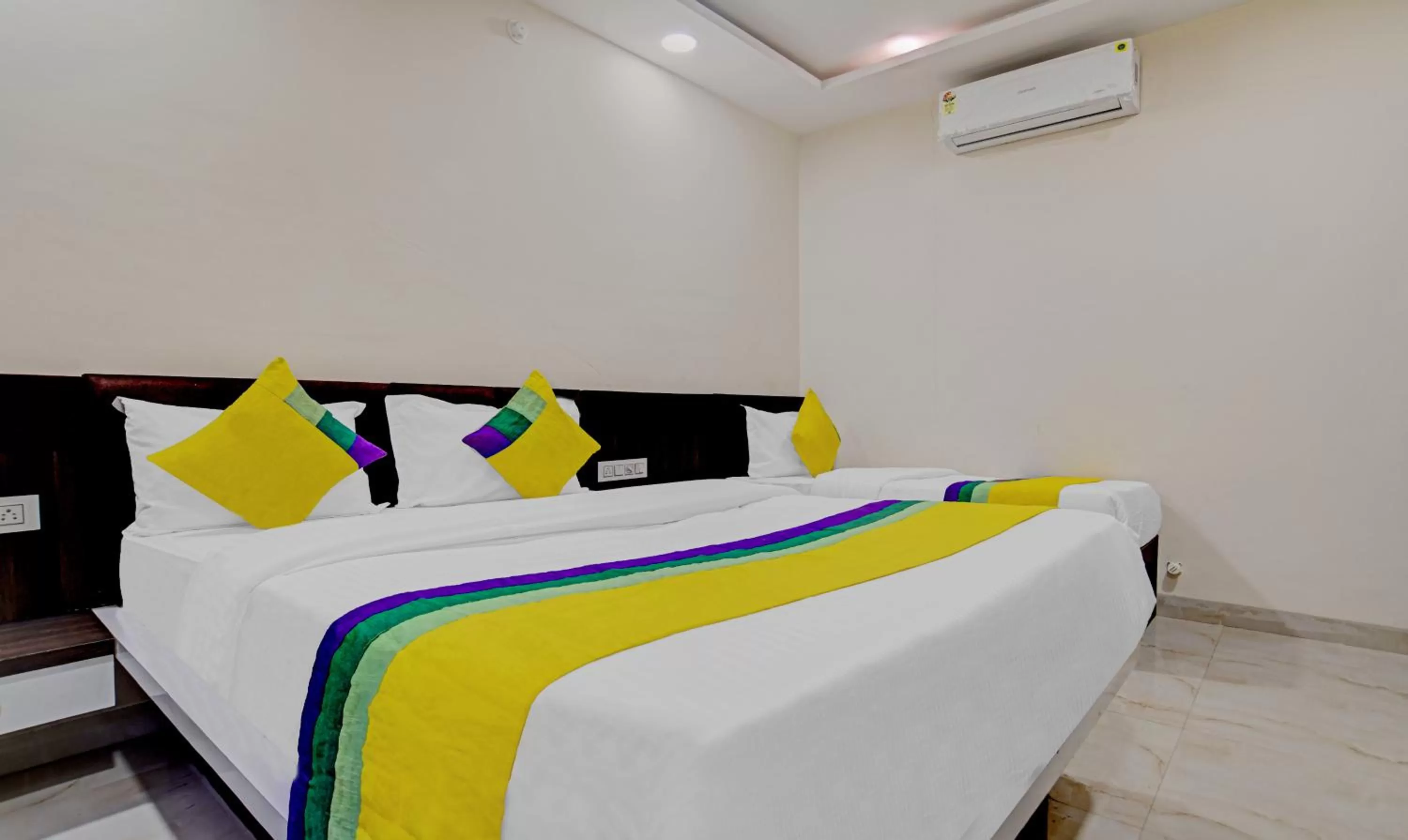 Bed in Hotel Anand Shree Near Airport,Indore