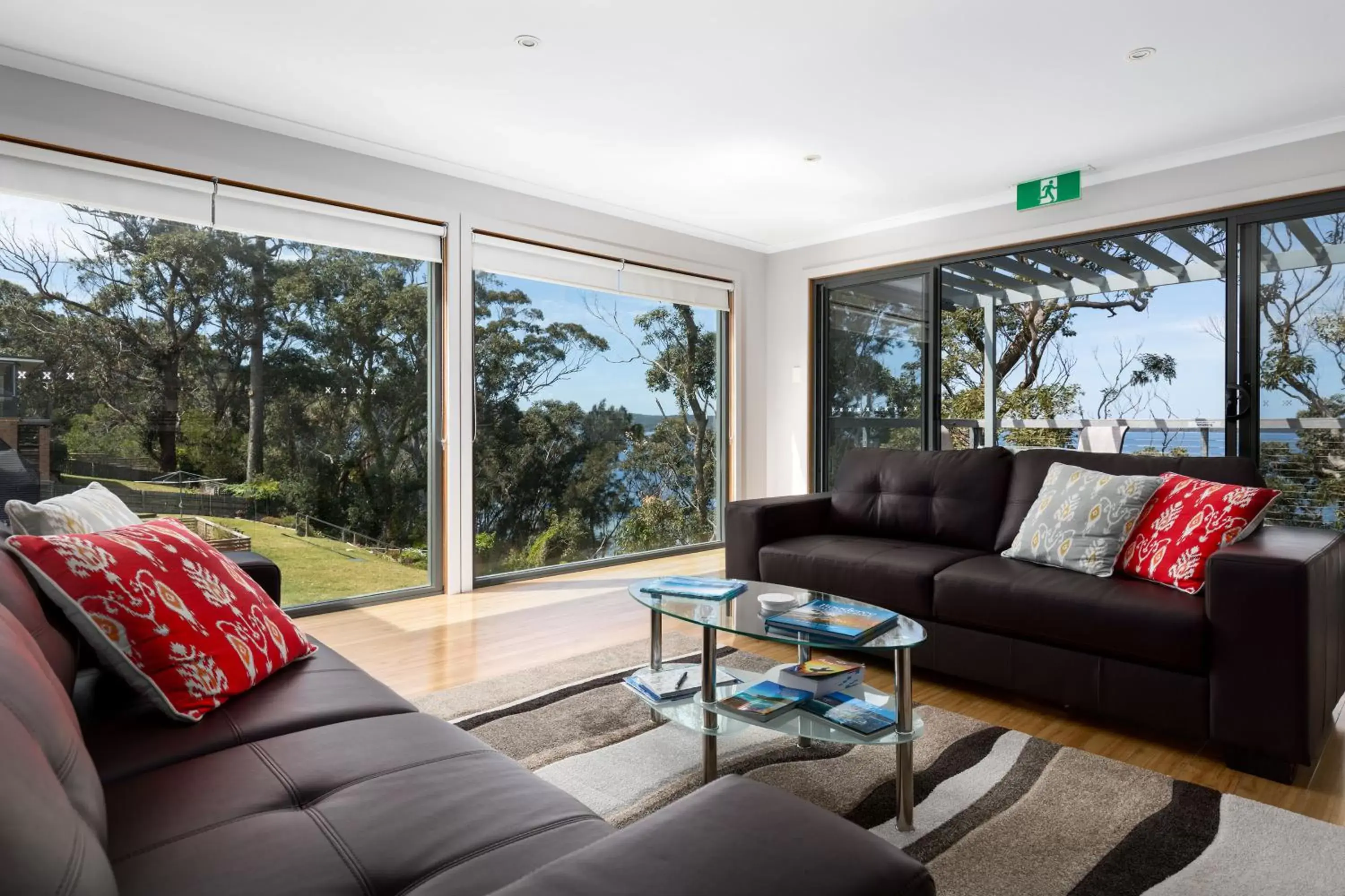 Communal lounge/ TV room, Seating Area in The Edgewater Bed & Breakfast