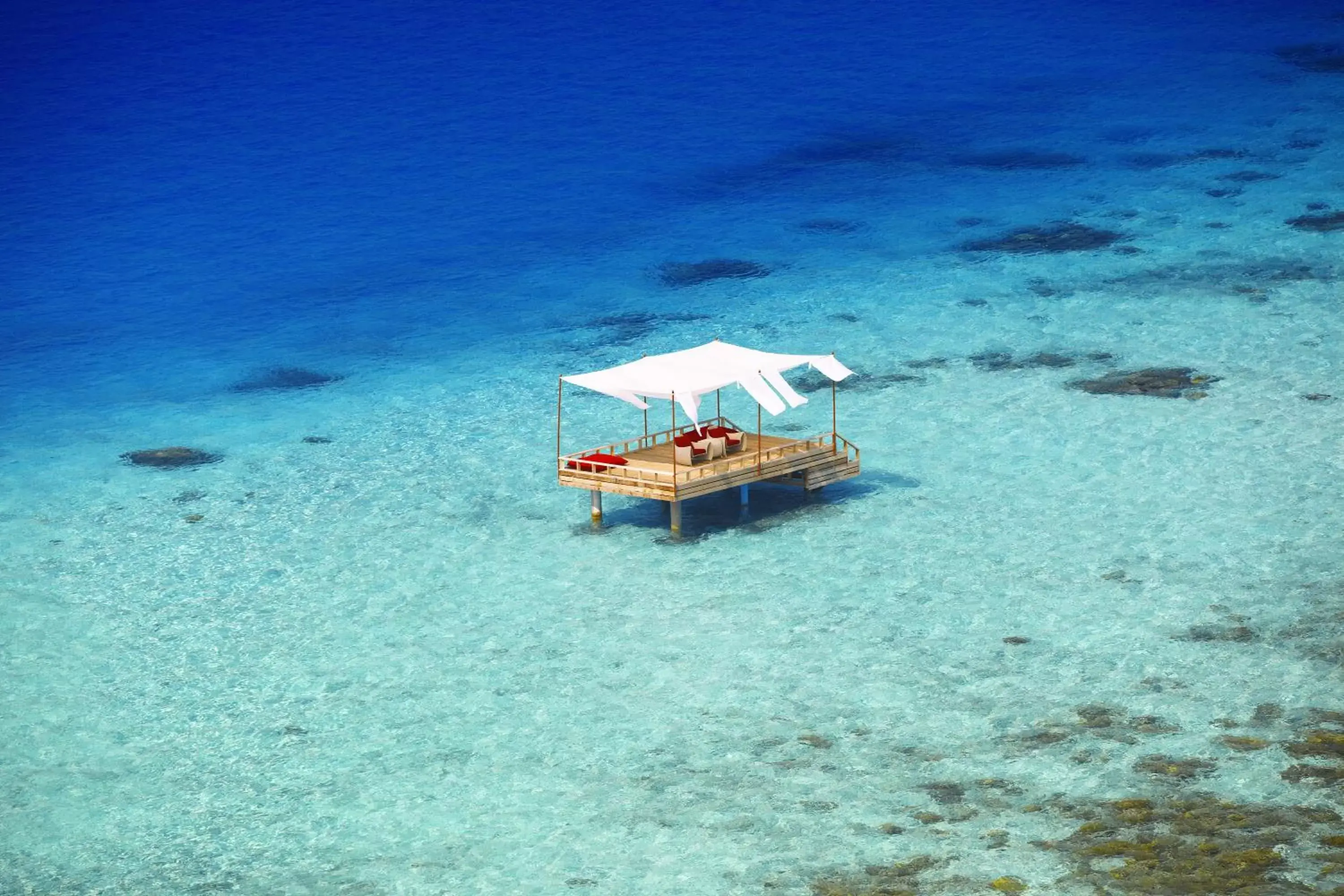 Restaurant/places to eat, Bird's-eye View in Baros Maldives