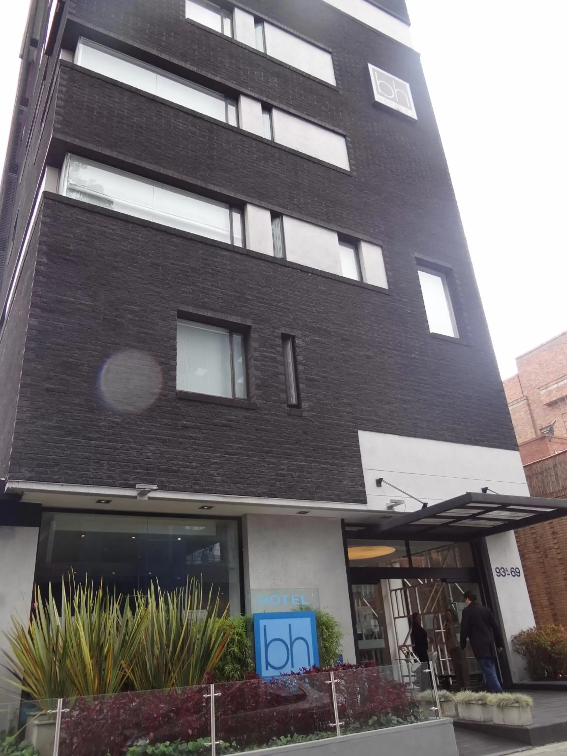 Facade/entrance, Property Building in Hotel bh Parque 93