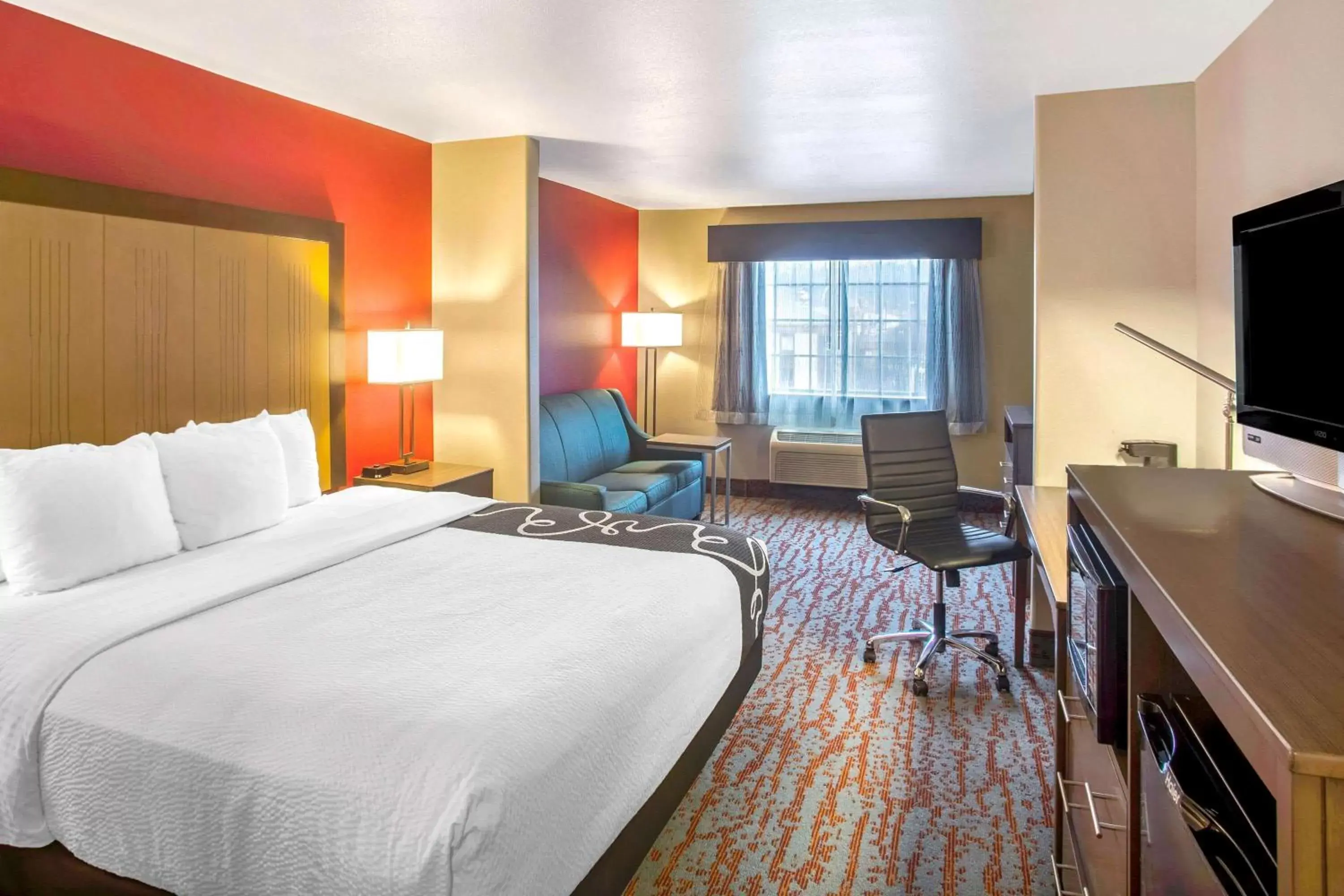 Photo of the whole room, Bed in La Quinta by Wyndham Fort Smith Photo of the whole room, Bed in La Quinta by Wyndham Fort Smith