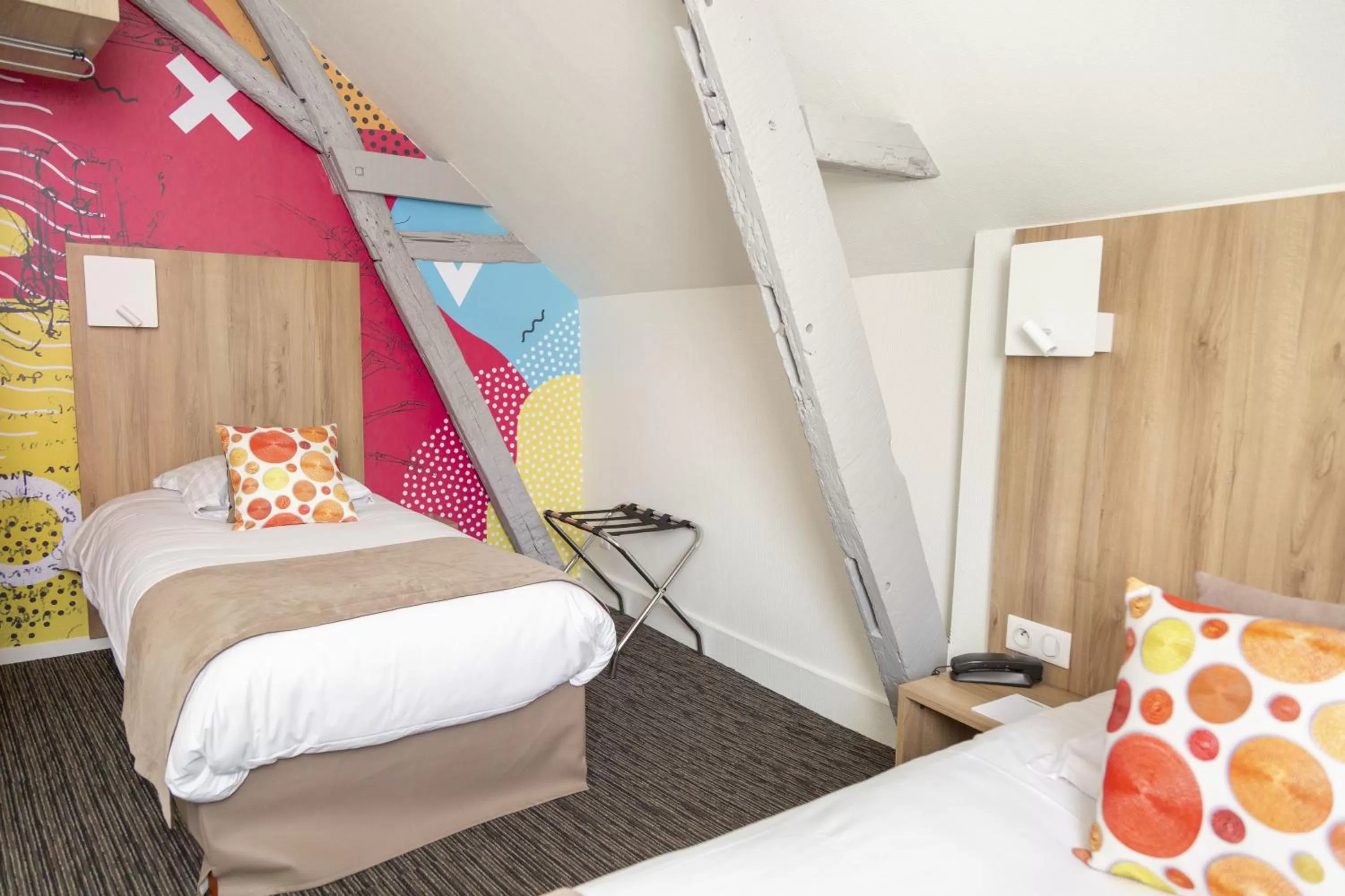 Bed in Logis Hôtel Chaptal, Amboise