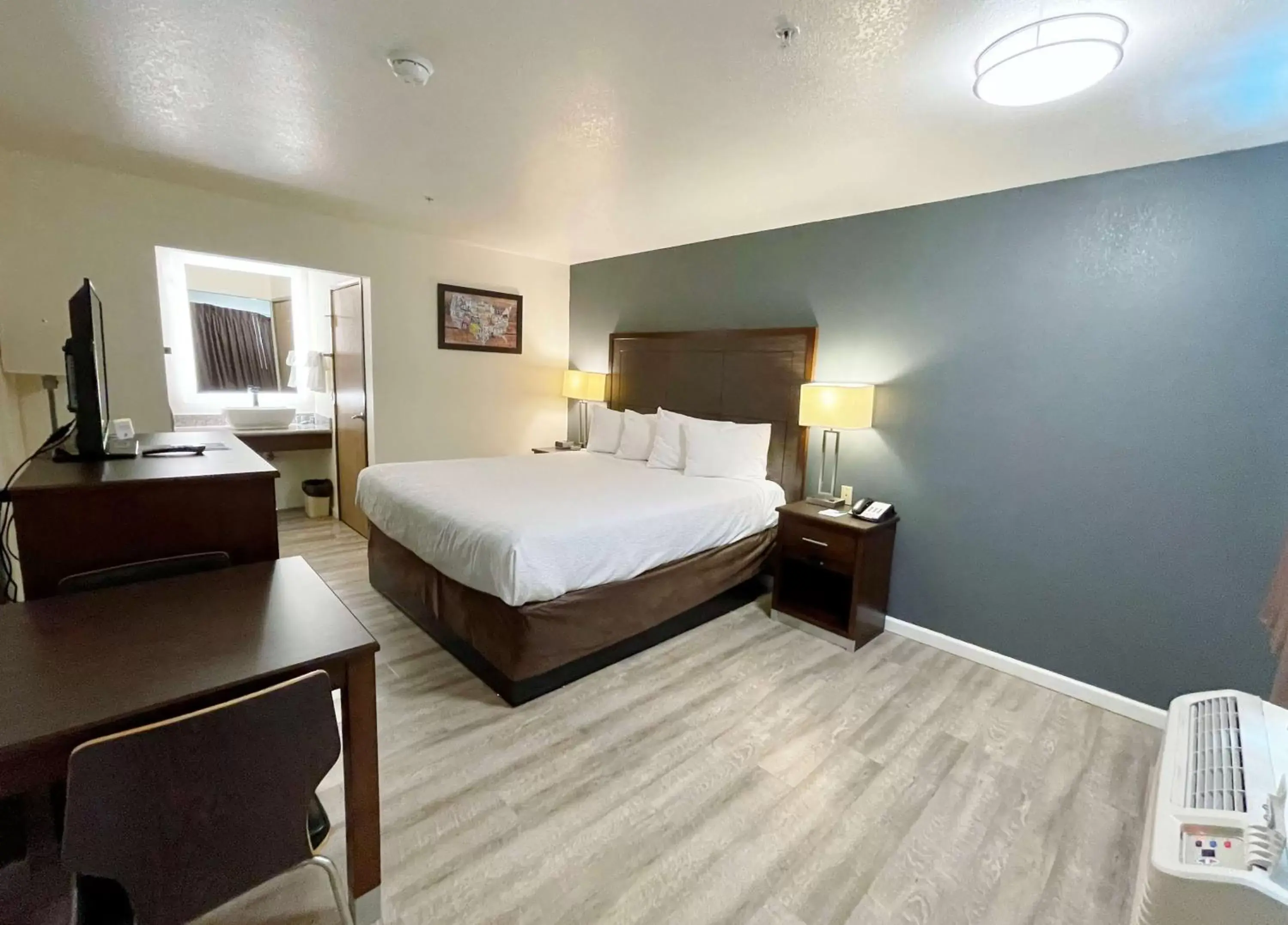 Bedroom, Bed in SureStay Hotel by Best Western Williams