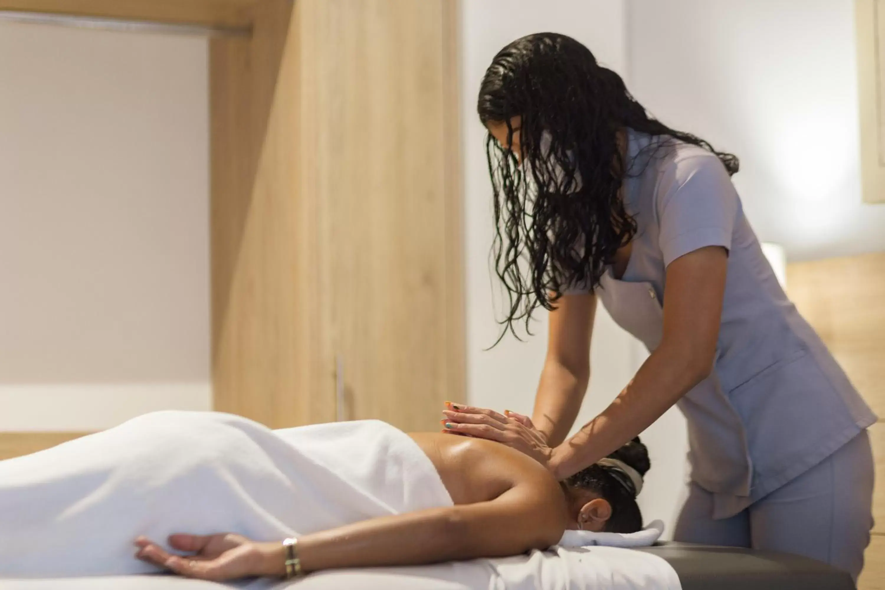 Massage in Holiday Inn Express Cartagena Manga, an IHG Hotel