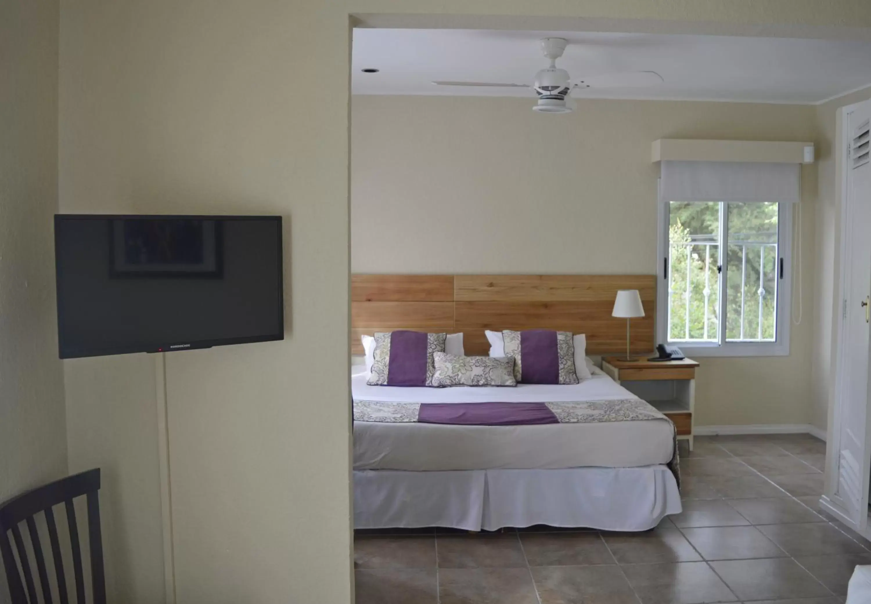 Photo of the whole room, Bed in Joan Miró Hotel