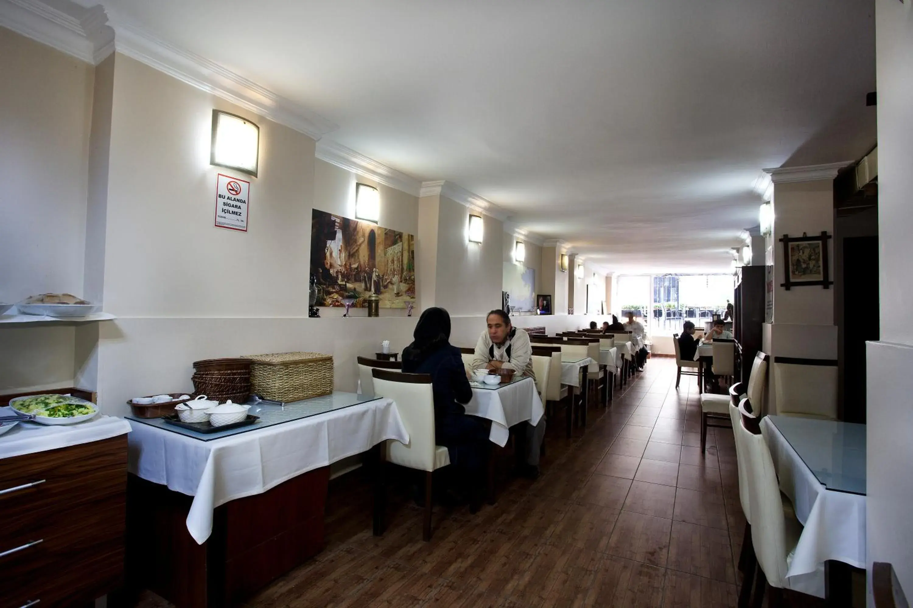 Restaurant/Places to Eat in Grand Zentrum Hotel