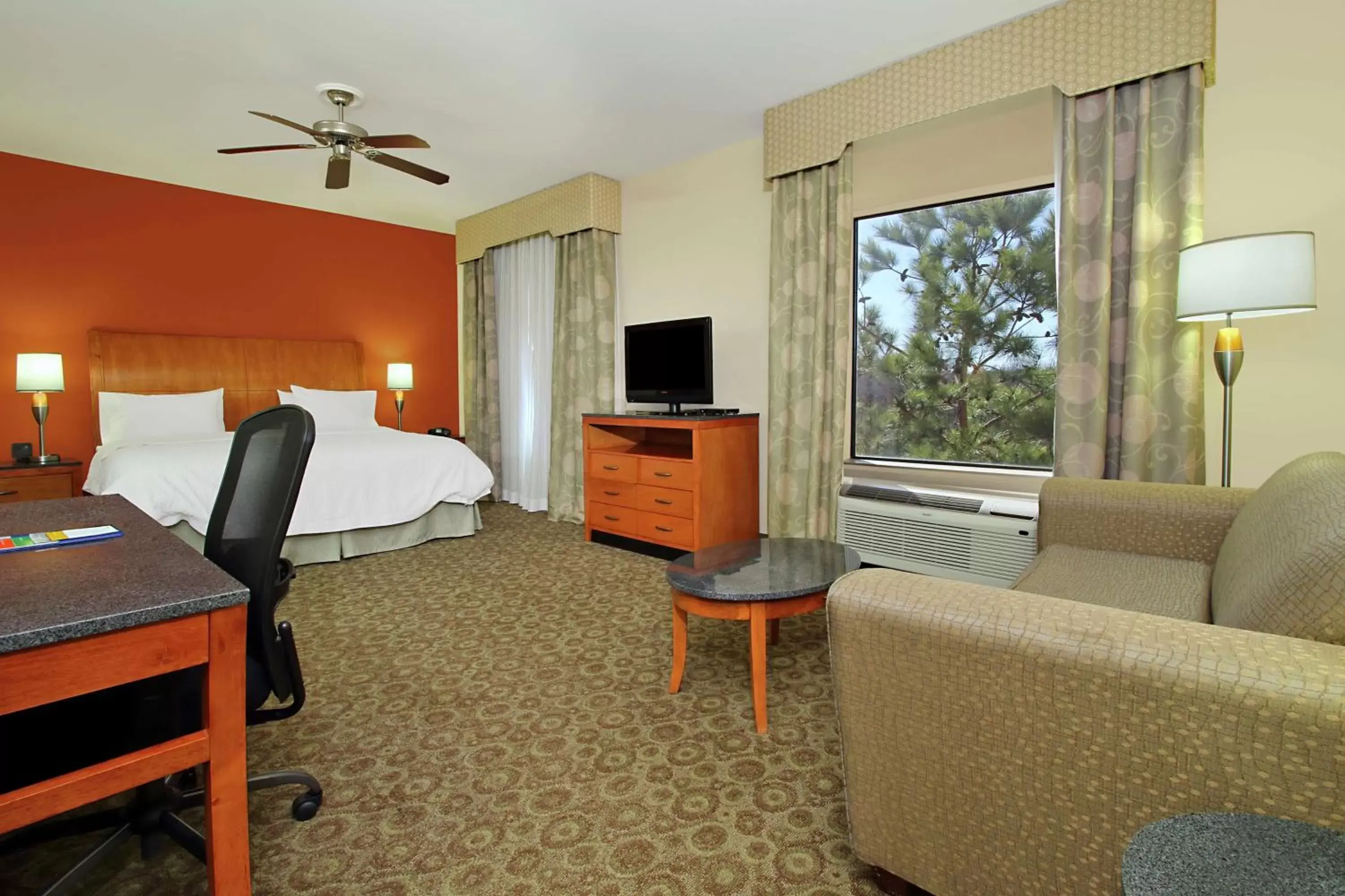 Bedroom, Seating Area in Hampton Inn & Suites Buffalo
