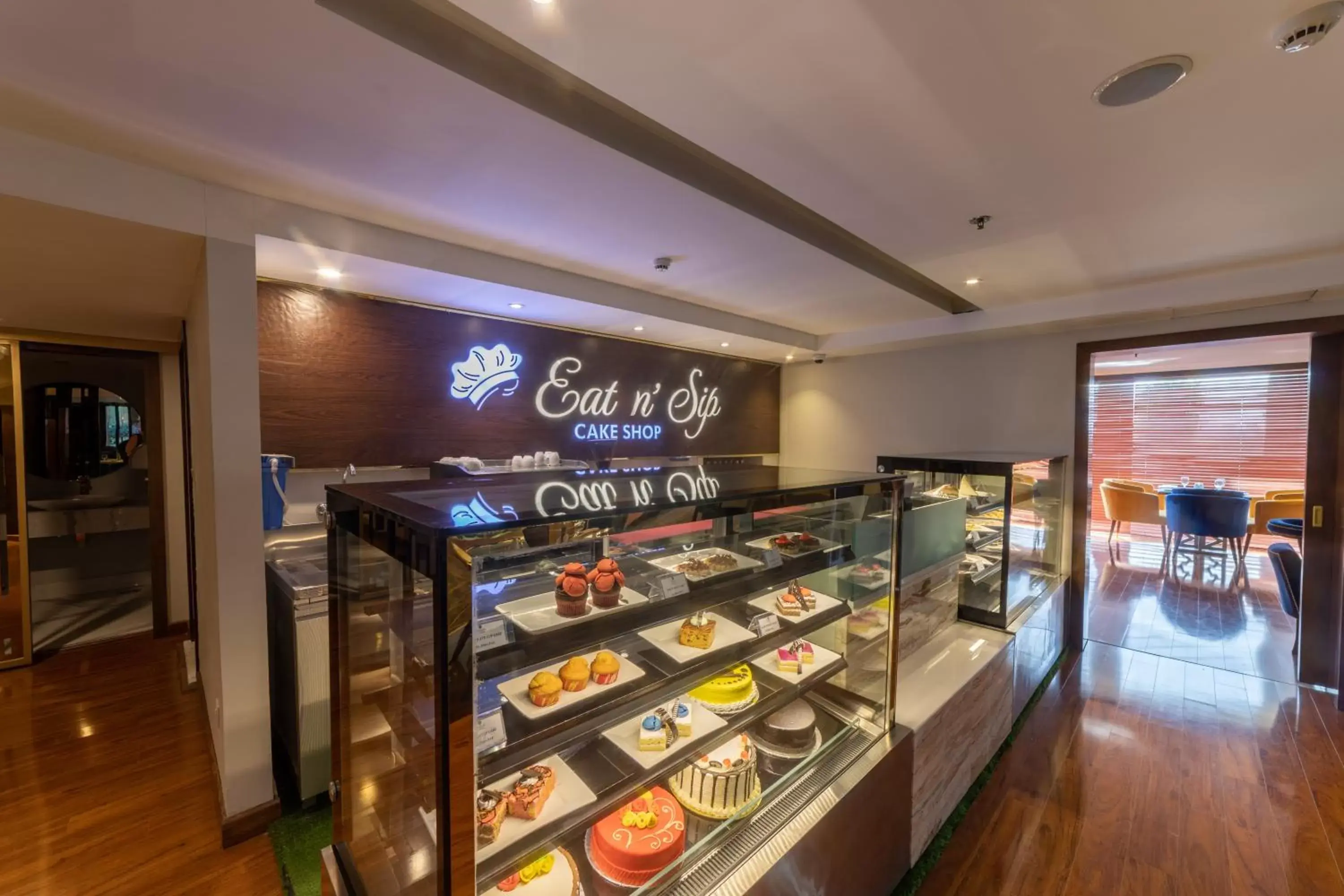 Restaurant/places to eat, Supermarket/Shops in Best Western Premier Islamabad