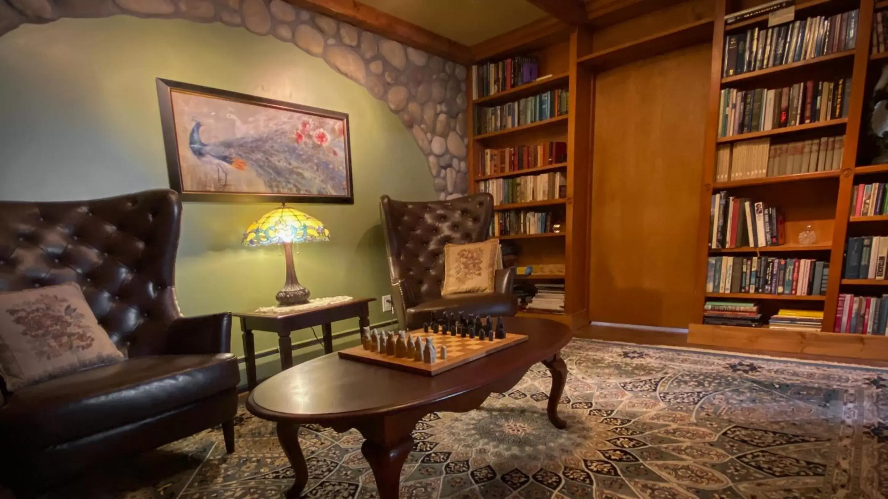 Living room, Library in Romantic RiverSong Inn