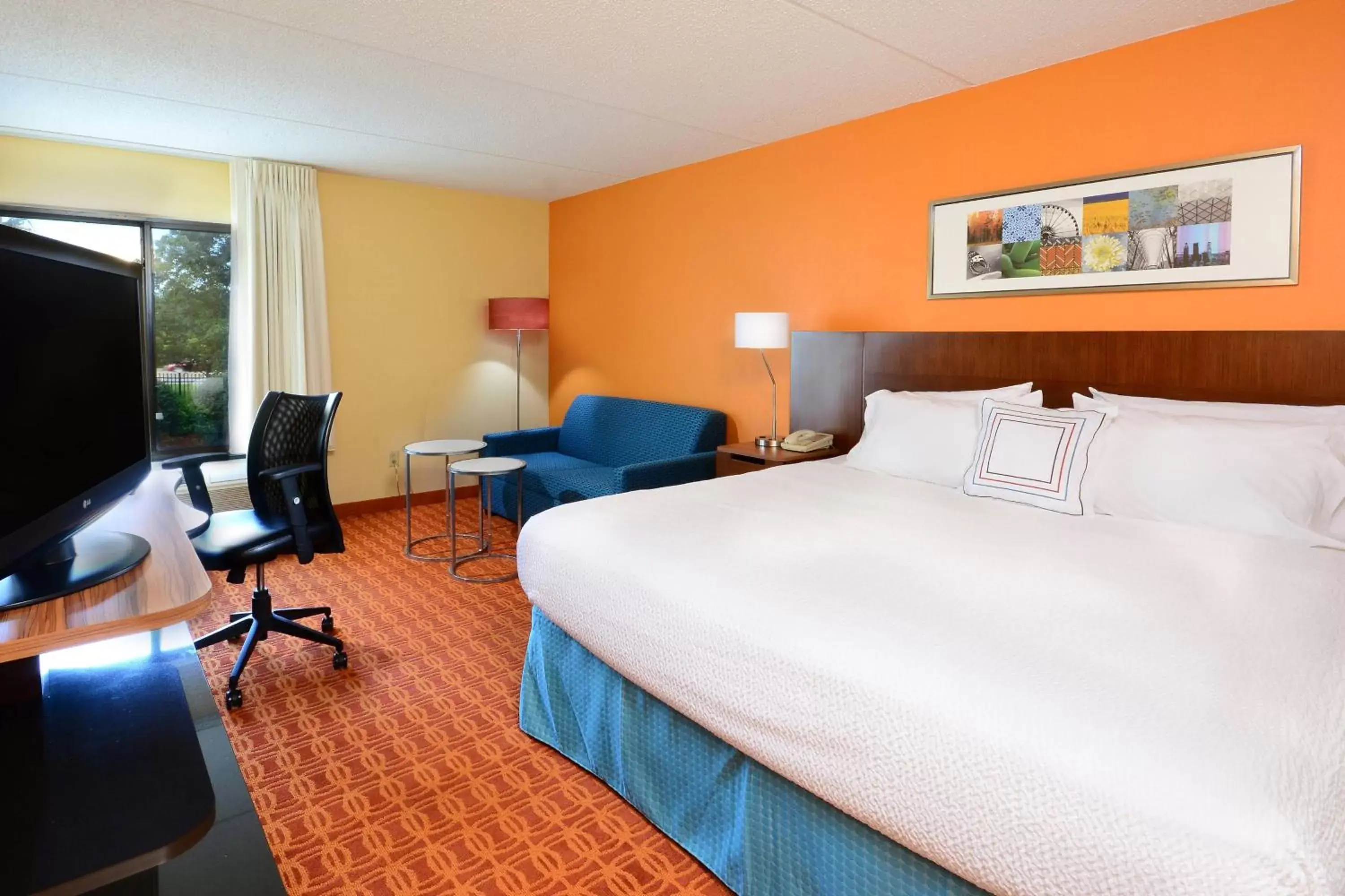 Photo of the whole room, Bed in Fairfield Inn and Suites by Marriott Winston Salem/Hanes