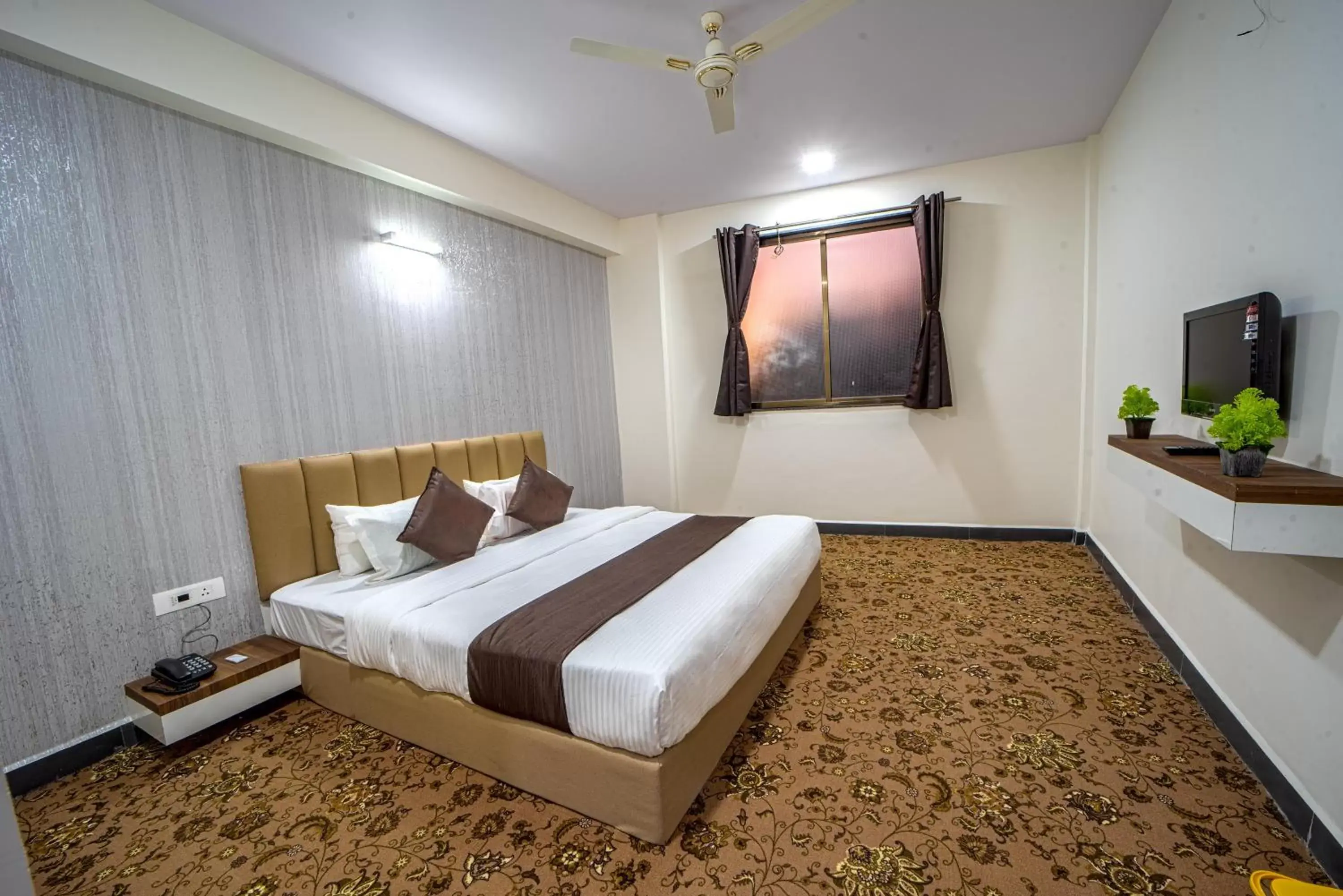 Bedroom, Bed in Hotel Jurkis, Kolhapur Bedroom, Bed in Hotel Jurkis, Kolhapur