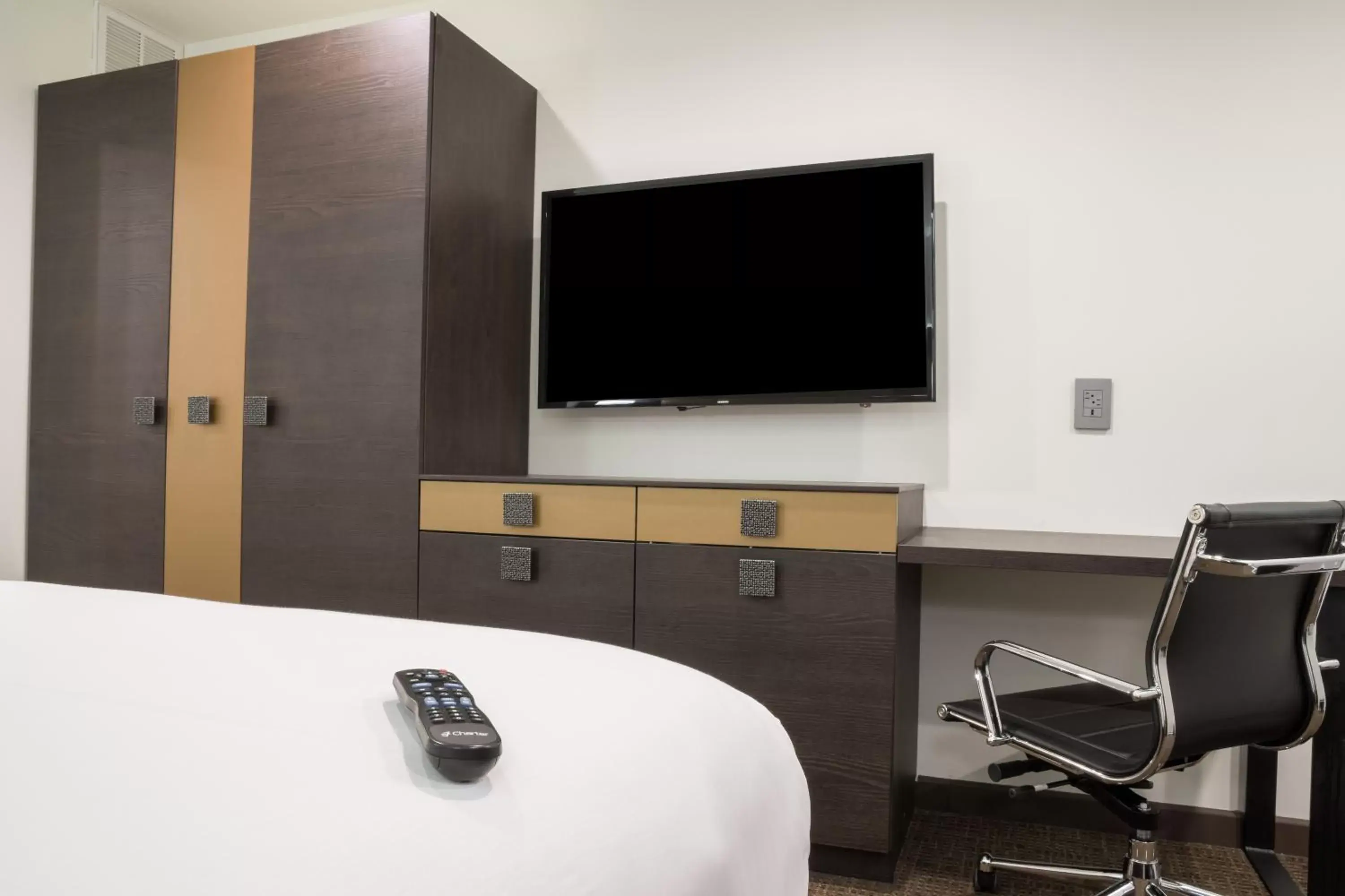 TV and multimedia in Hotel Xilo Glendale