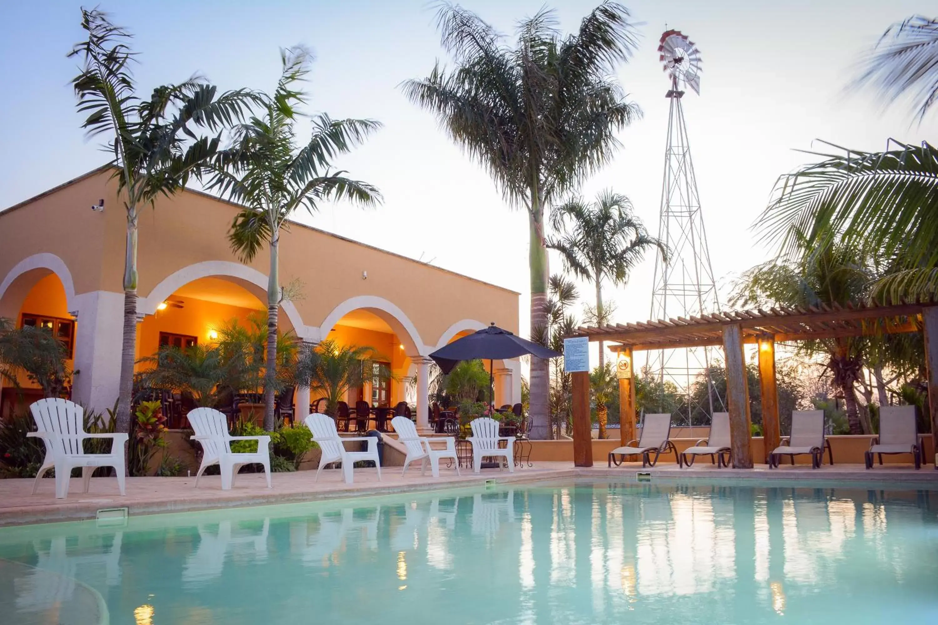 Swimming Pool in TecnoHotel Valladolid