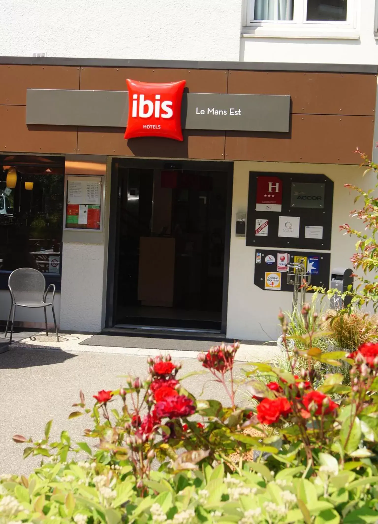 Facade/entrance in ibis Le Mans Est Pontlieue