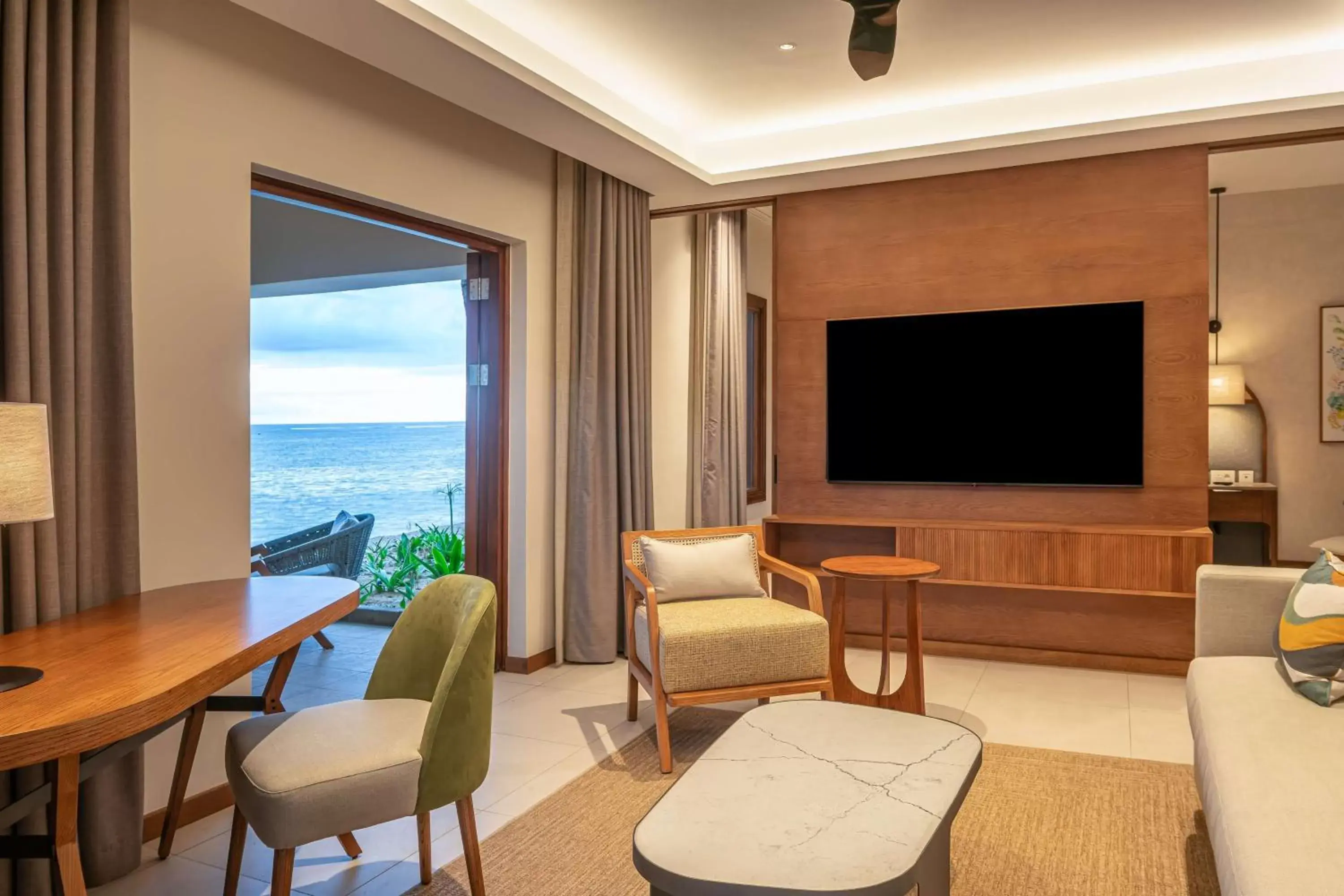 Living room, TV/Entertainment Center in Hilton Mauritius Resort & Spa