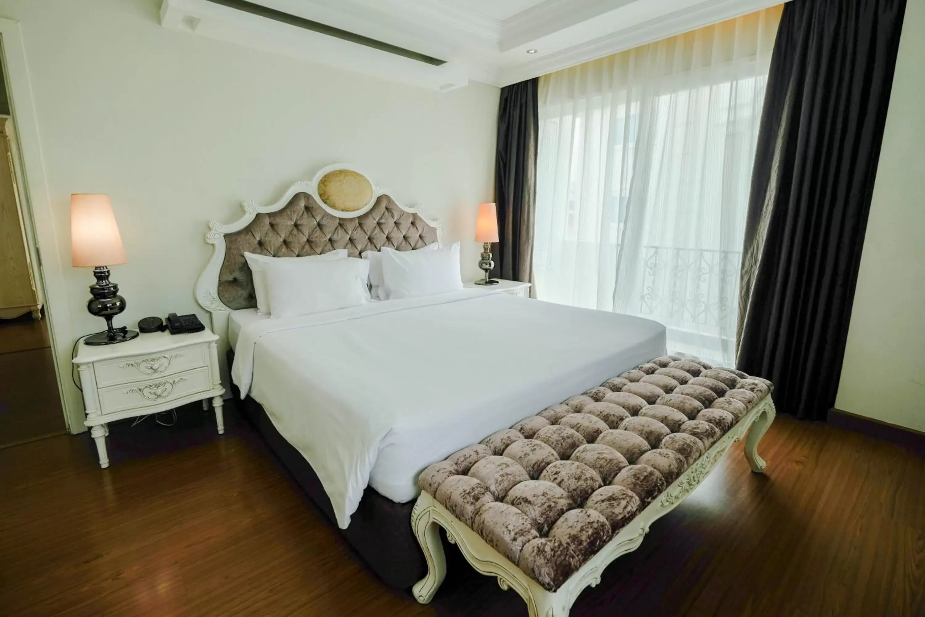 Balcony/Terrace, Bed in LK Miracle Suite - SHA Extra Plus