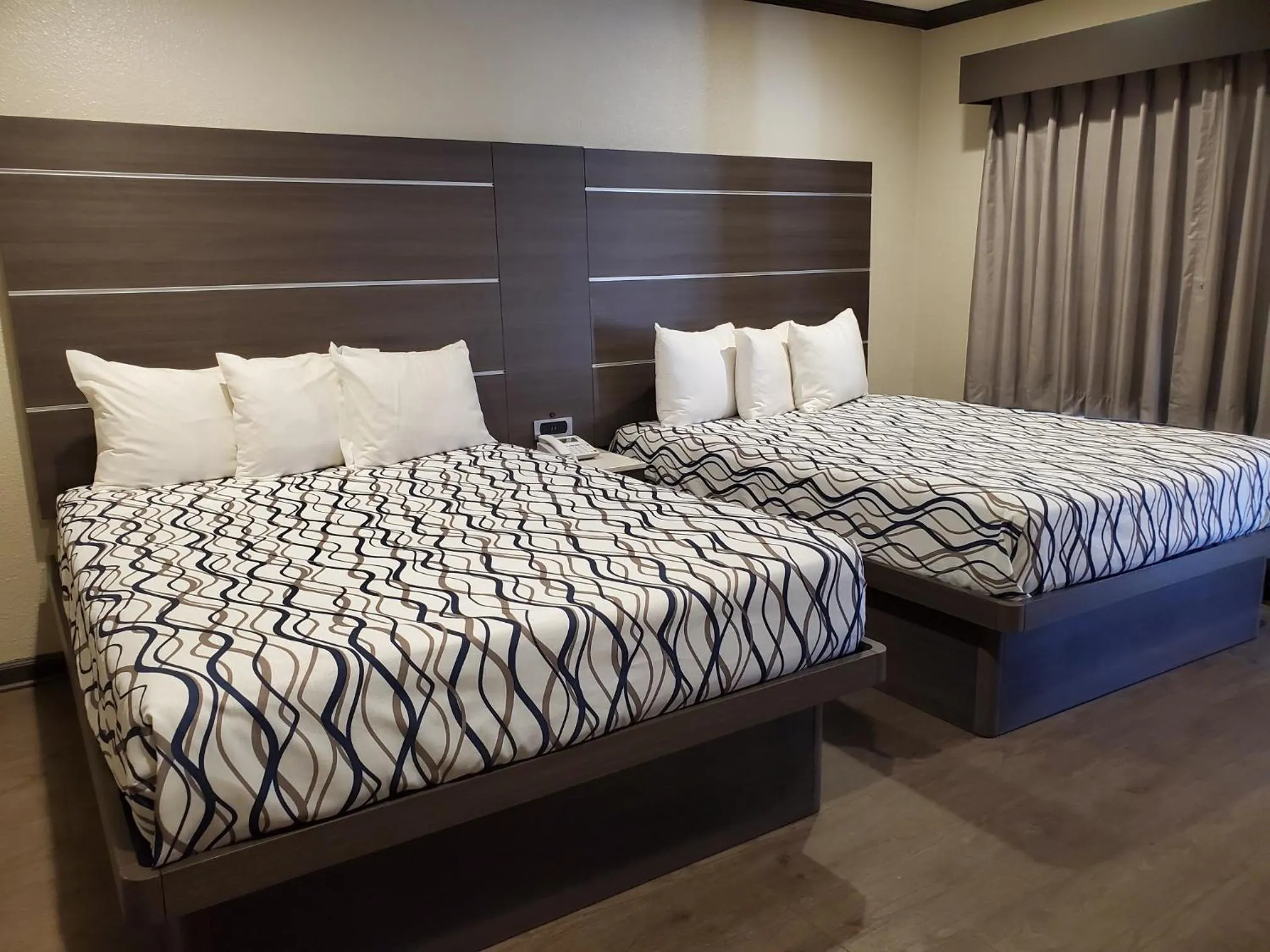 Bed in Oak Park Motel