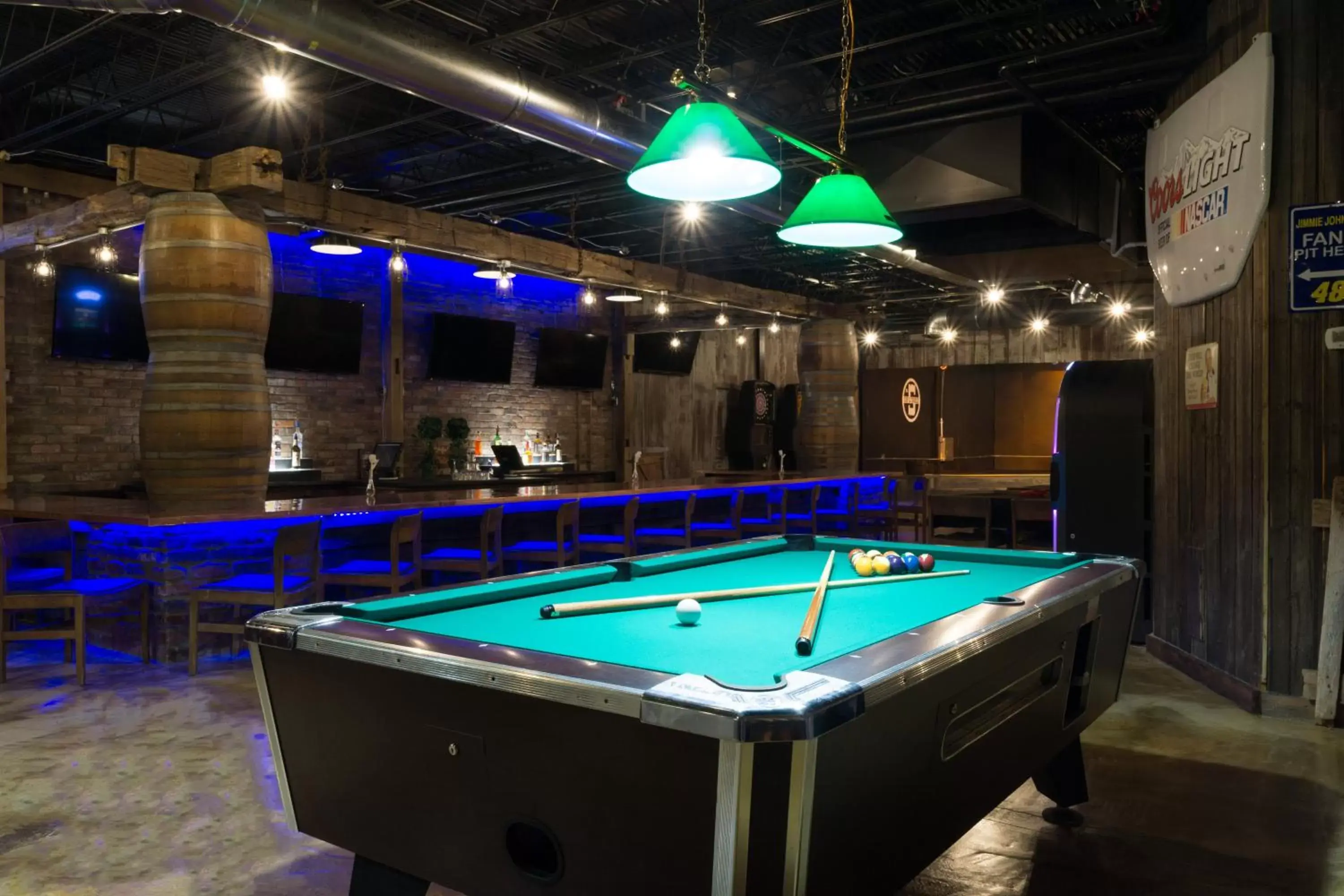 Lounge or bar, Billiards in Days Inn by Wyndham Columbus East Airport