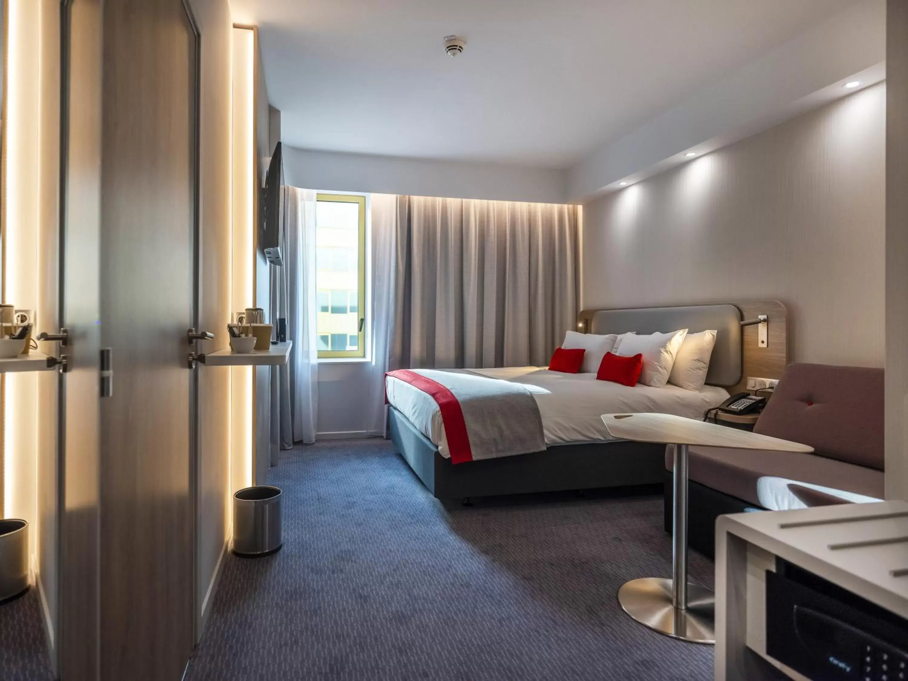 Bed in Holiday Inn Express - Nice - Grand Arenas by IHG Bed in Holiday Inn Express - Nice - Grand Arenas by IHG