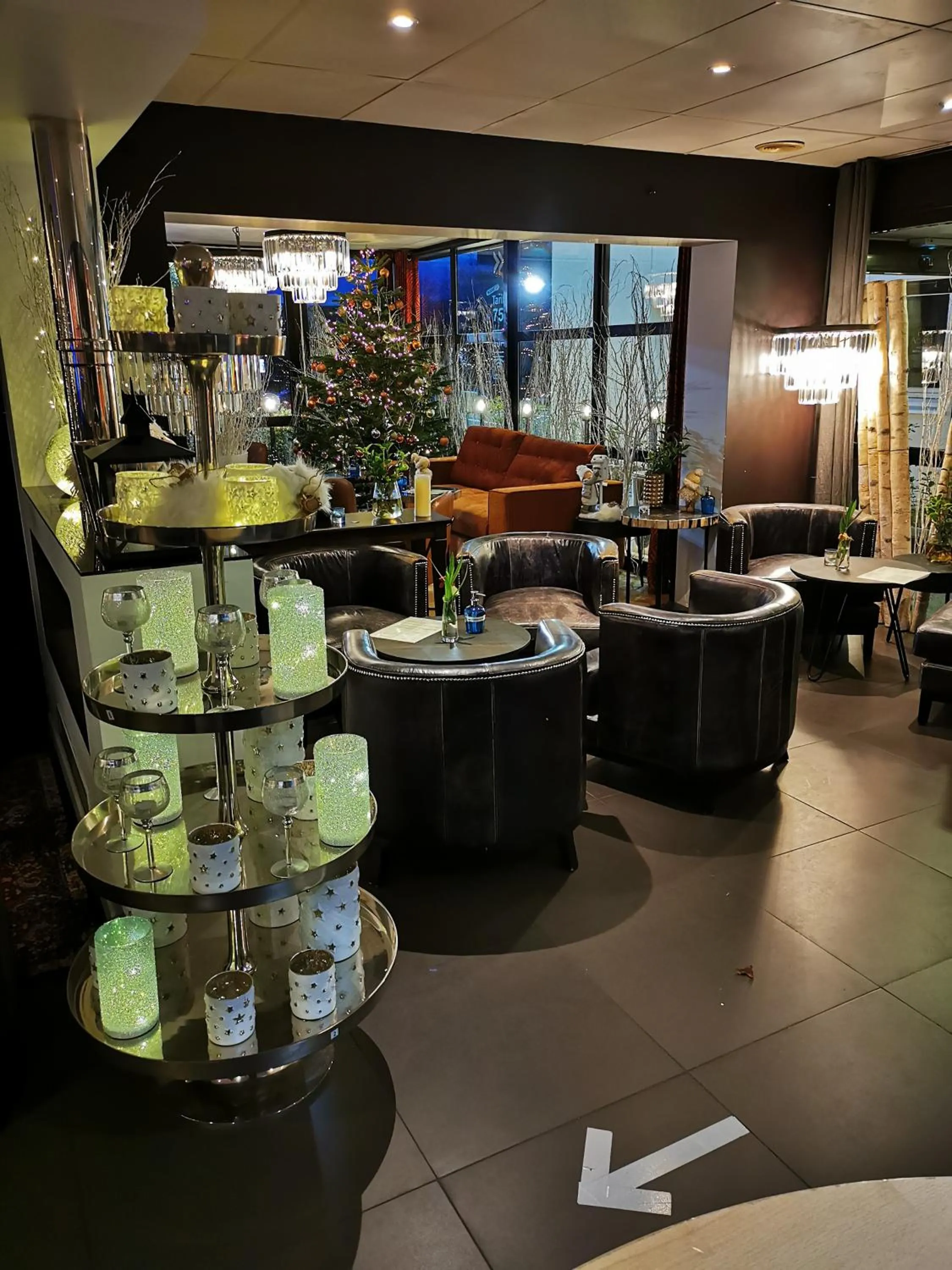 Communal lounge/ TV room in Hotel Acadie Eragny ( ex Comfort Hotel)