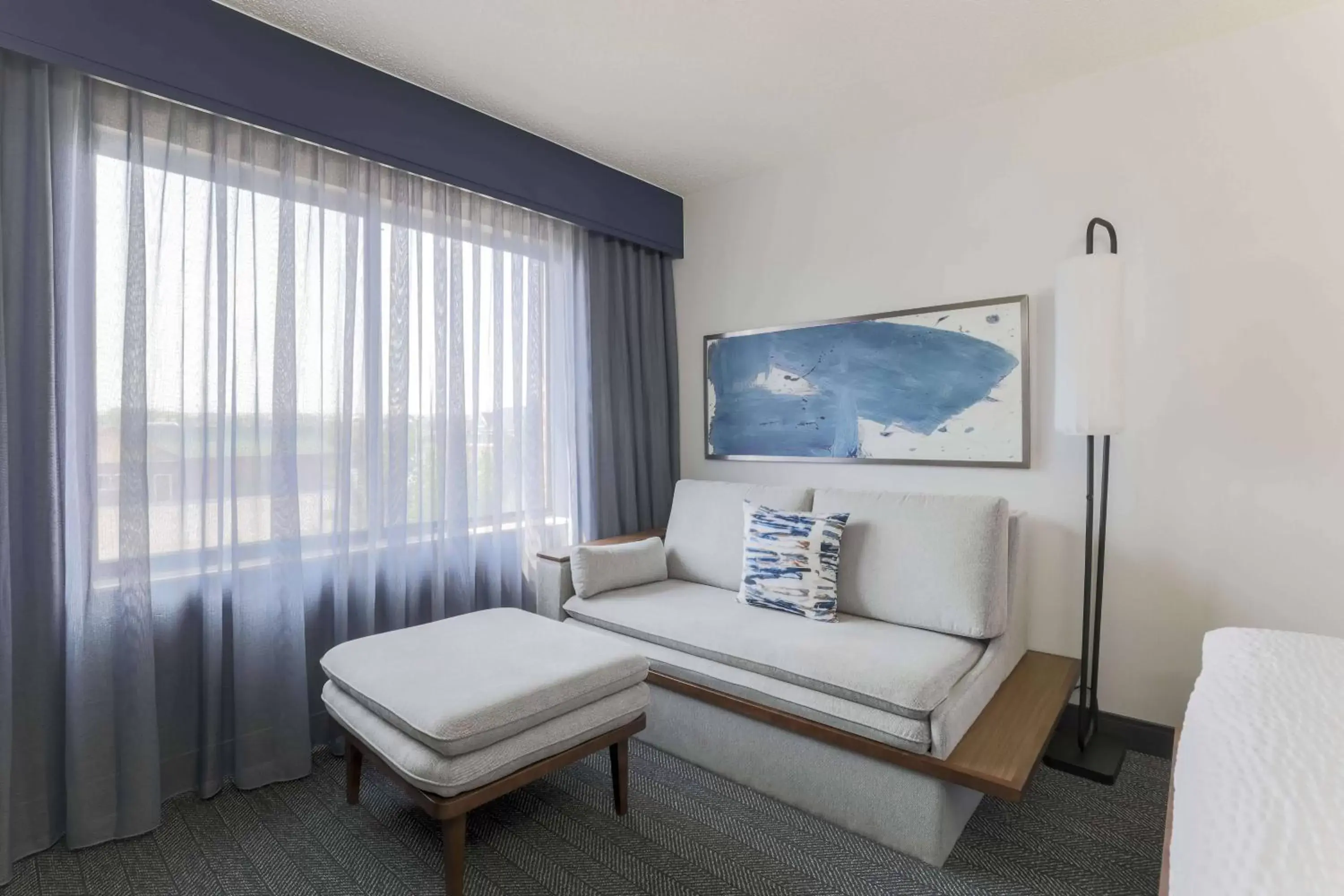 Photo of the whole room, Seating Area in Courtyard by Marriott Boulder Broomfield