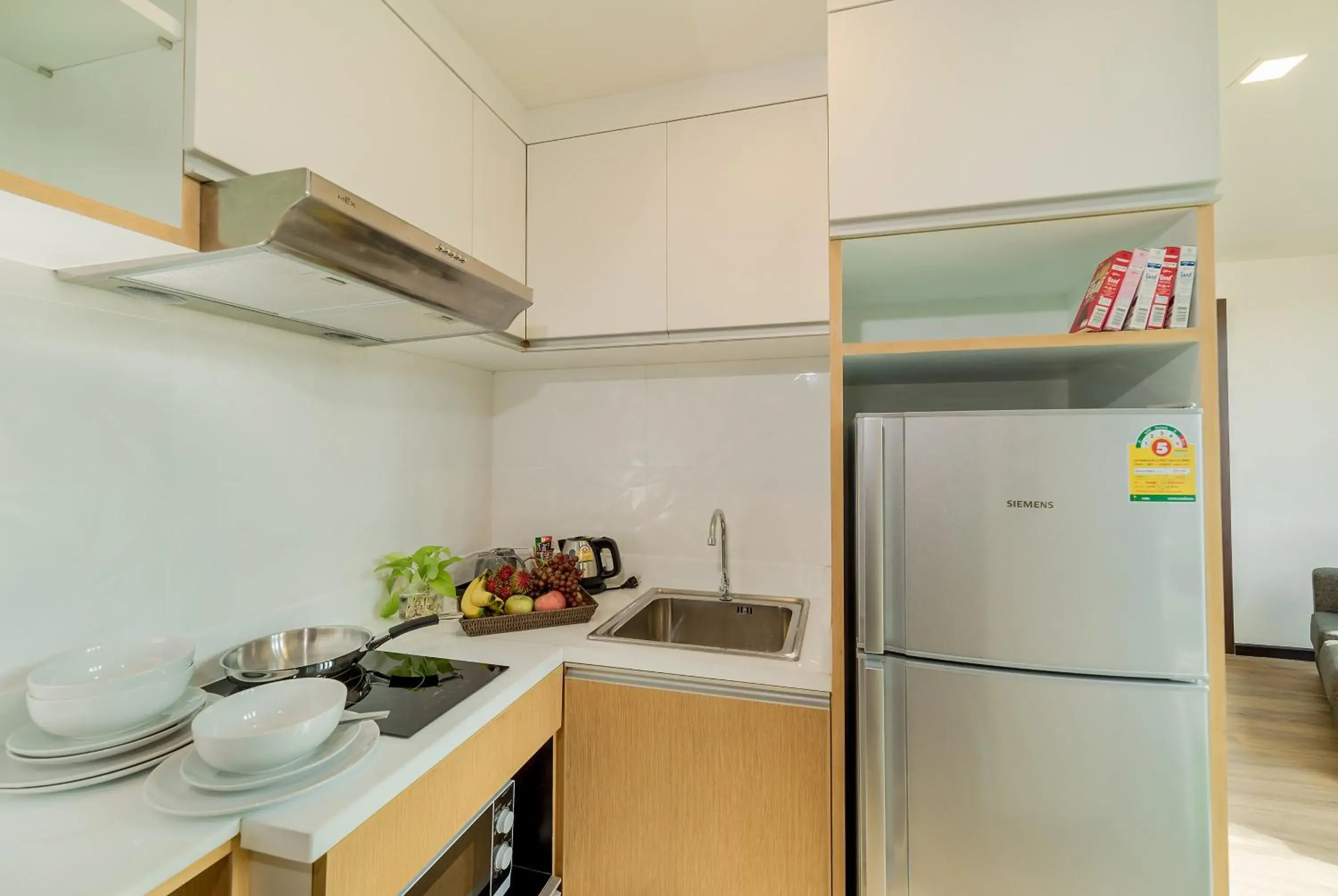 Kitchen or kitchenette, Kitchen/Kitchenette in Pause and Play Hotel