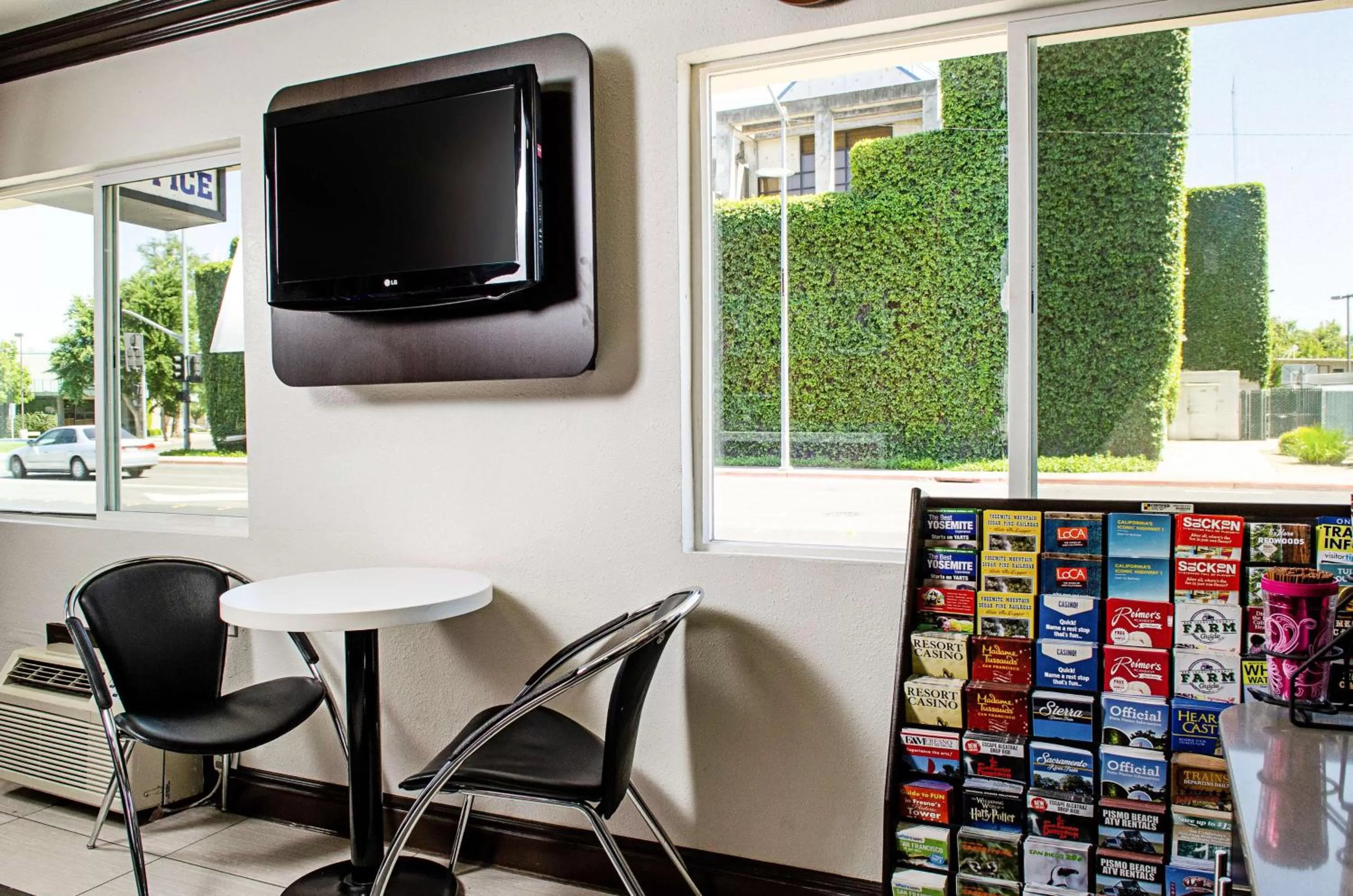 Lobby or reception in Motel 6-Modesto, CA - Downtown