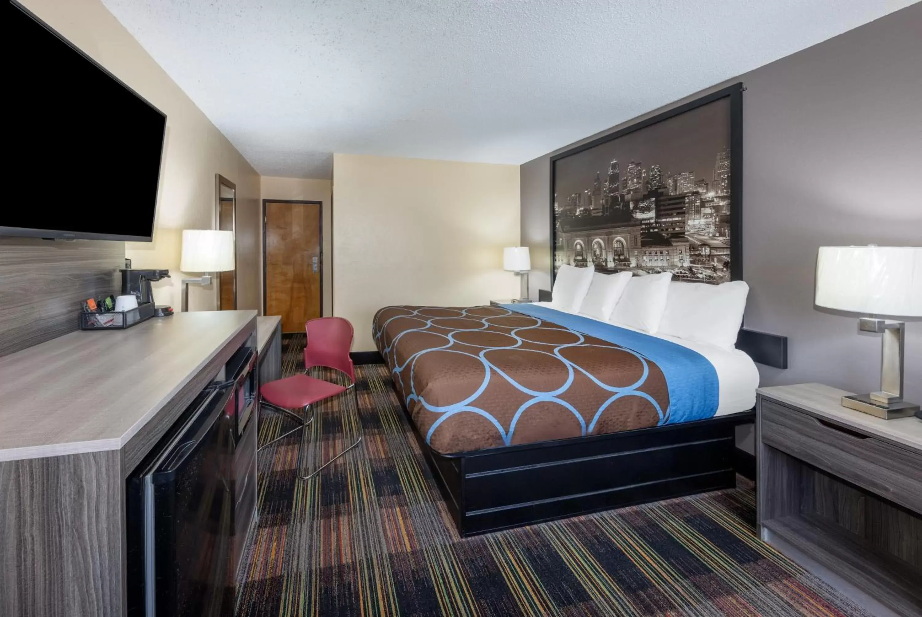 Bed in Super 8 by Wyndham Kansas City at Barry Road/Airport