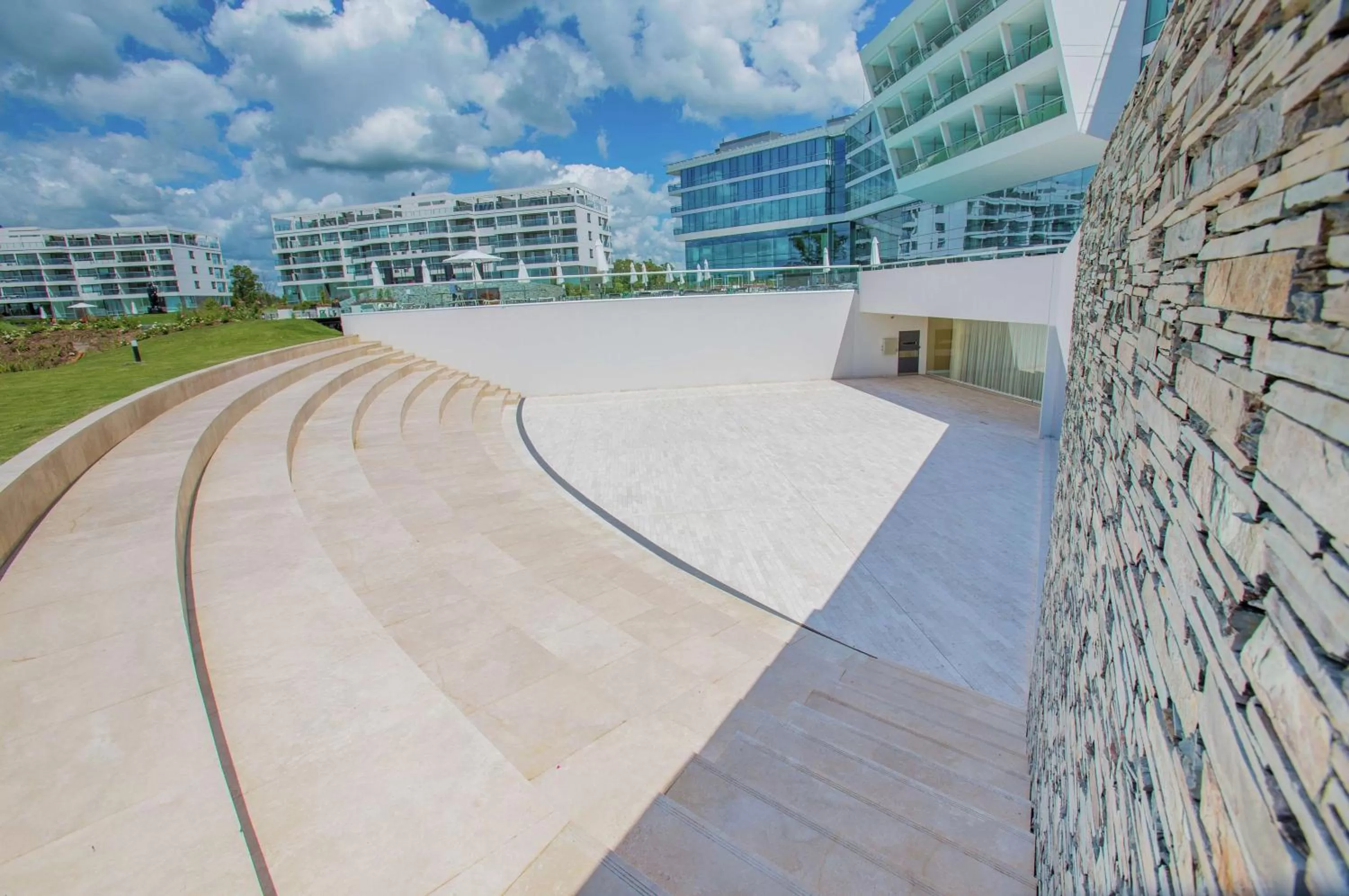 Property building in Hilton Pilar