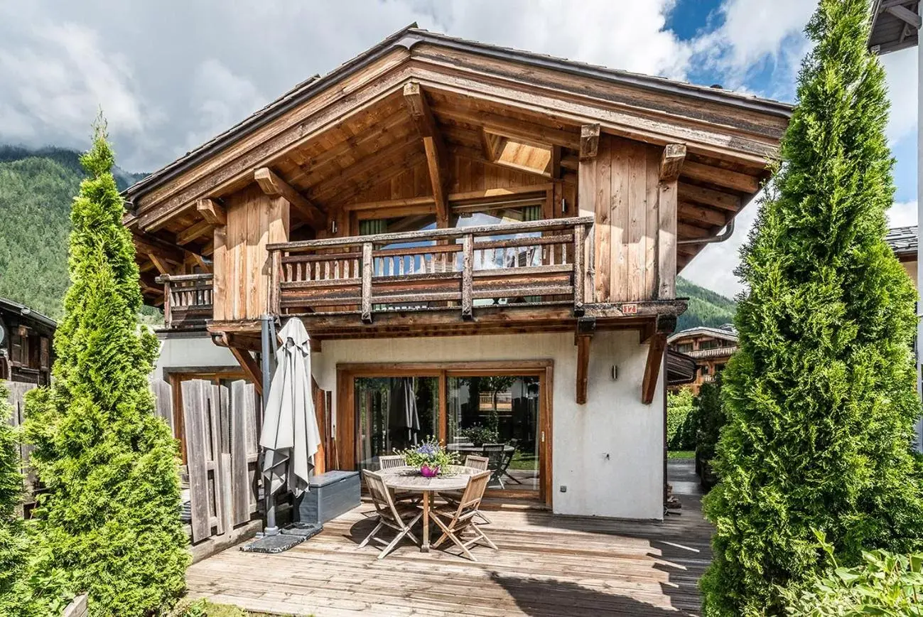 Apartment chalet style 5 bedrooms in Eden Hotel, Apartments and Chalet Chamonix Les Praz Apartment chalet style 5 bedrooms in Eden Hotel, Apartments and Chalet Chamonix Les Praz