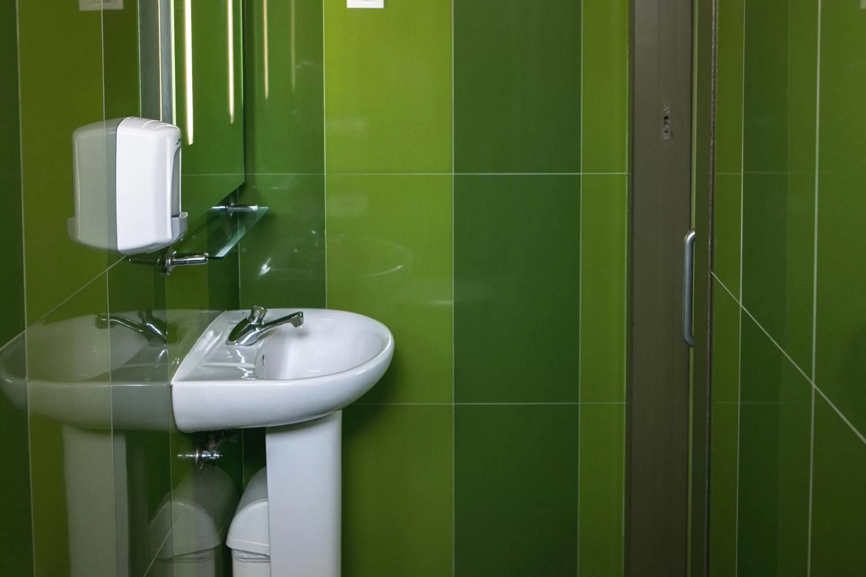 Bathroom in Urbany Hostel Barcelona