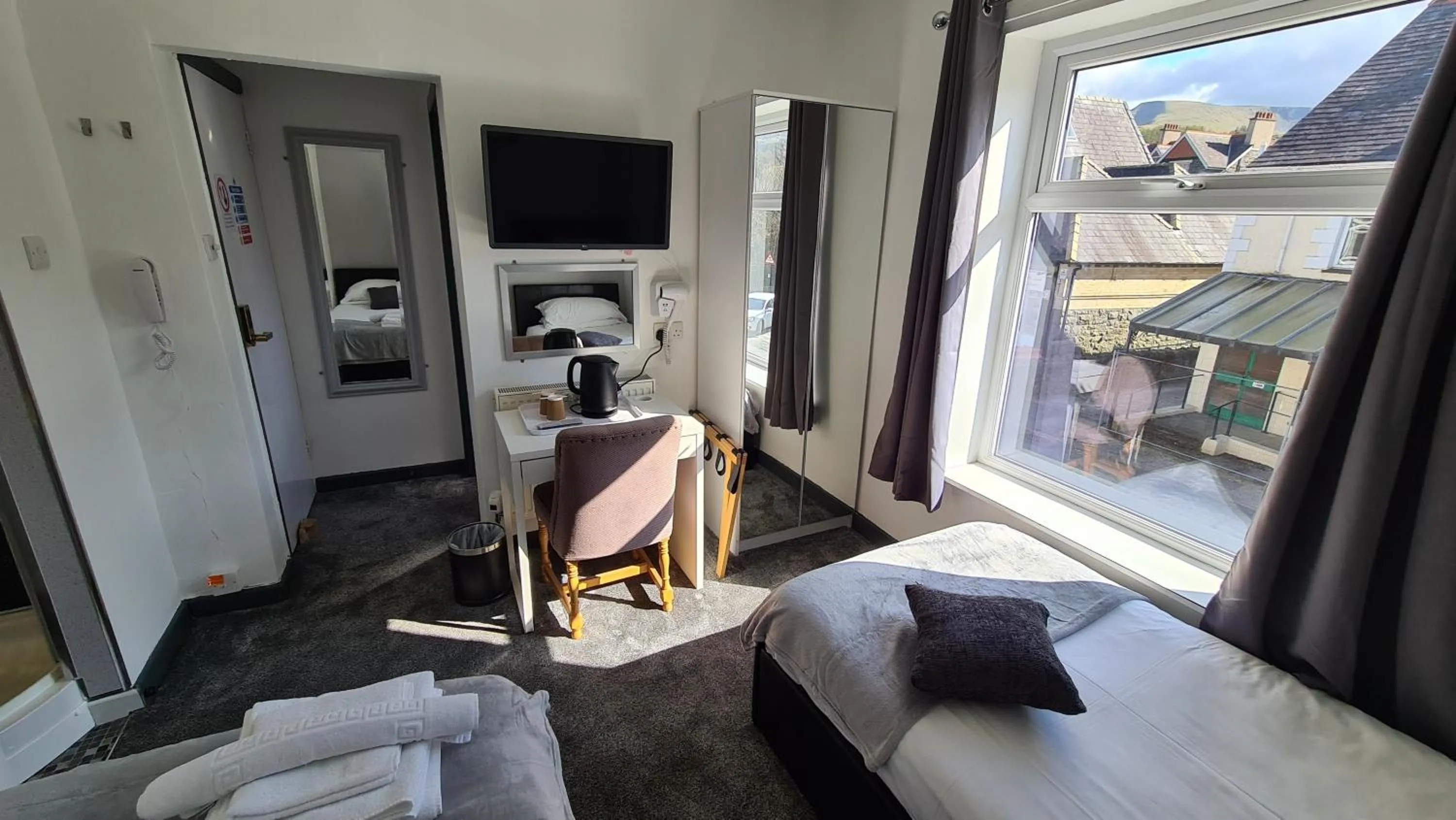 Bed in Y Gwynedd Inn