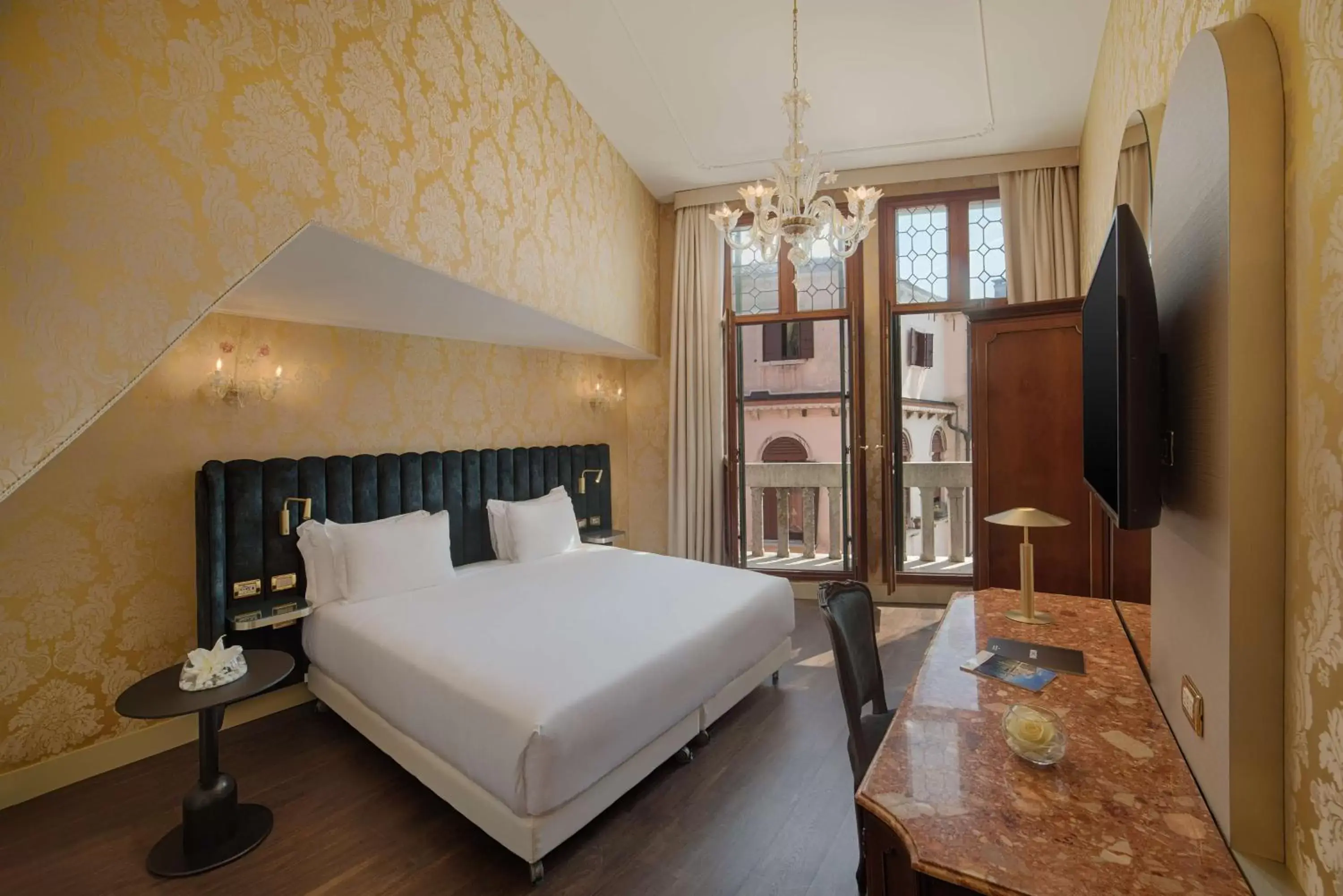 Bedroom in NH Venezia Santa Lucia