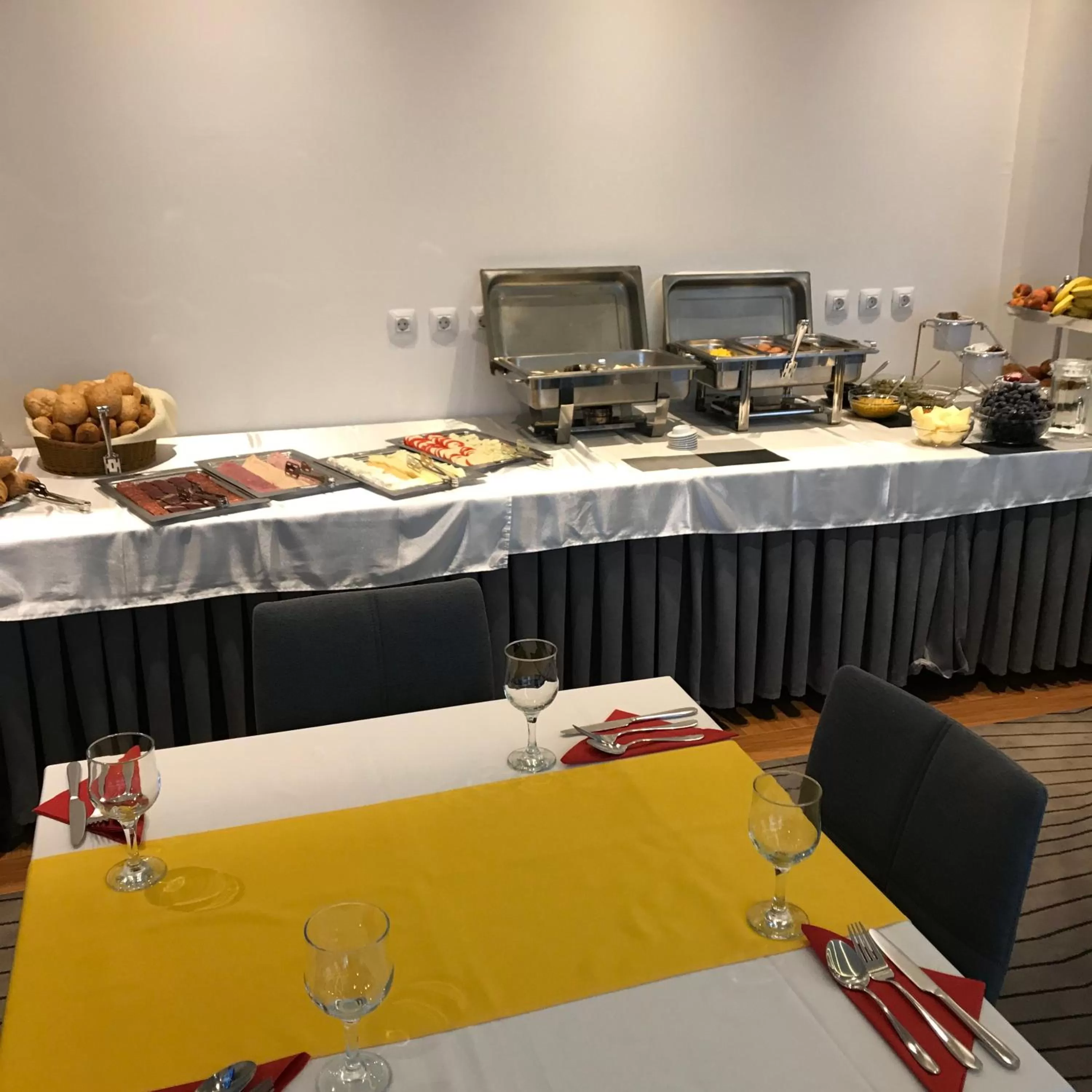 Continental breakfast in Hotel Grad