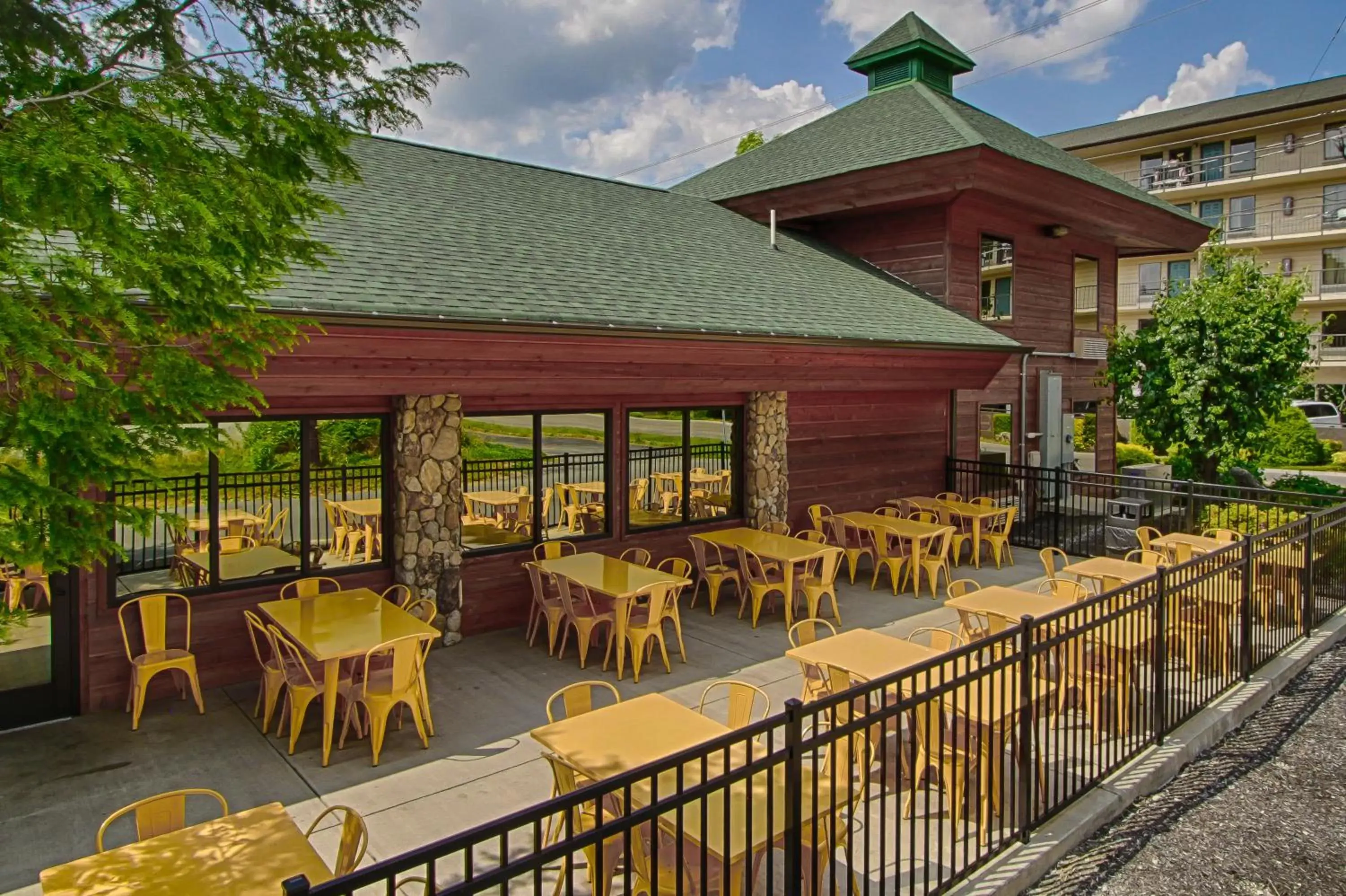 Balcony/Terrace, Restaurant/Places to Eat in Creekstone Inn