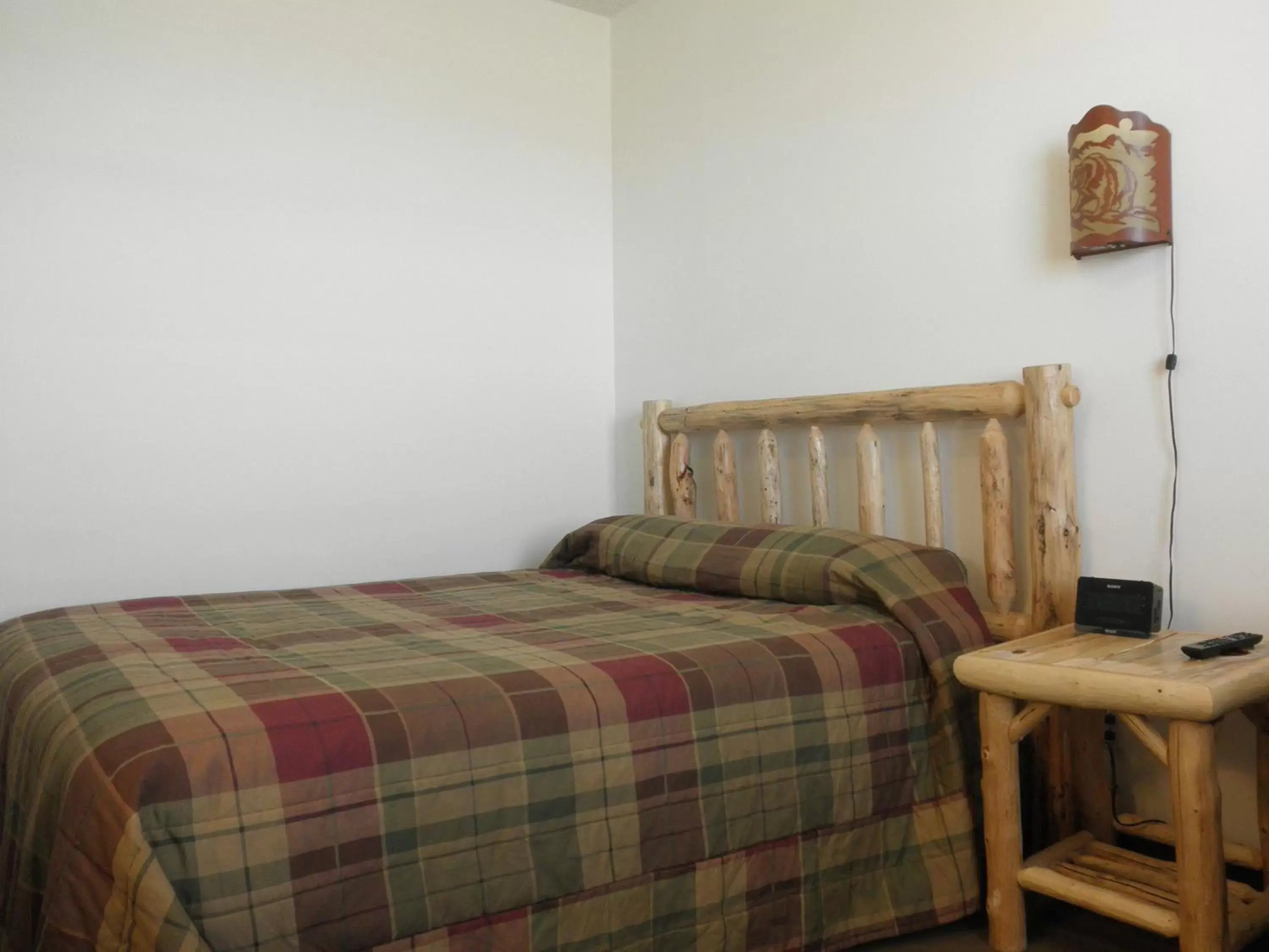 Bed in Bear's Den Lodge