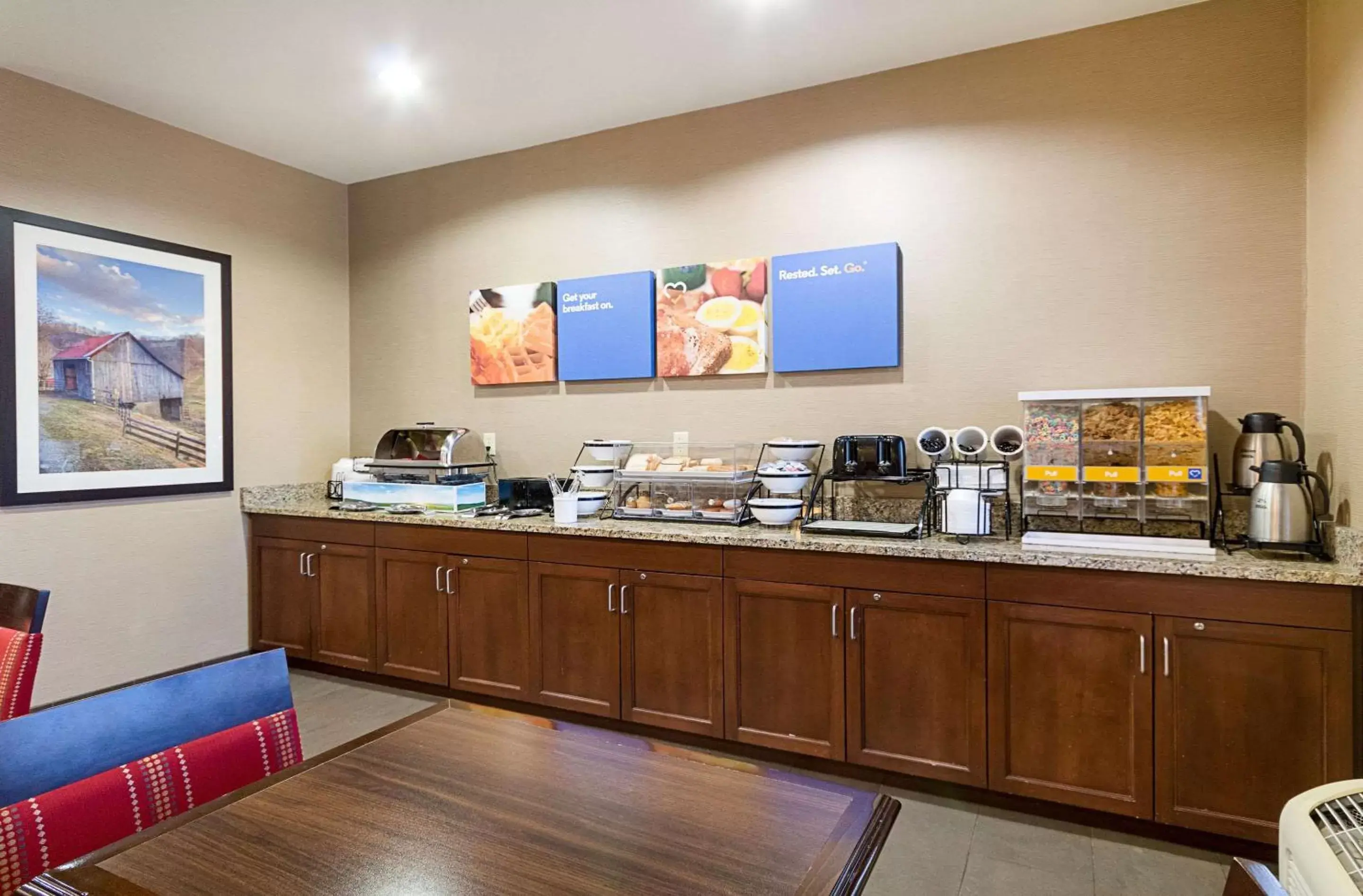 Restaurant/places to eat in Comfort Inn Barboursville near Huntington Mall area