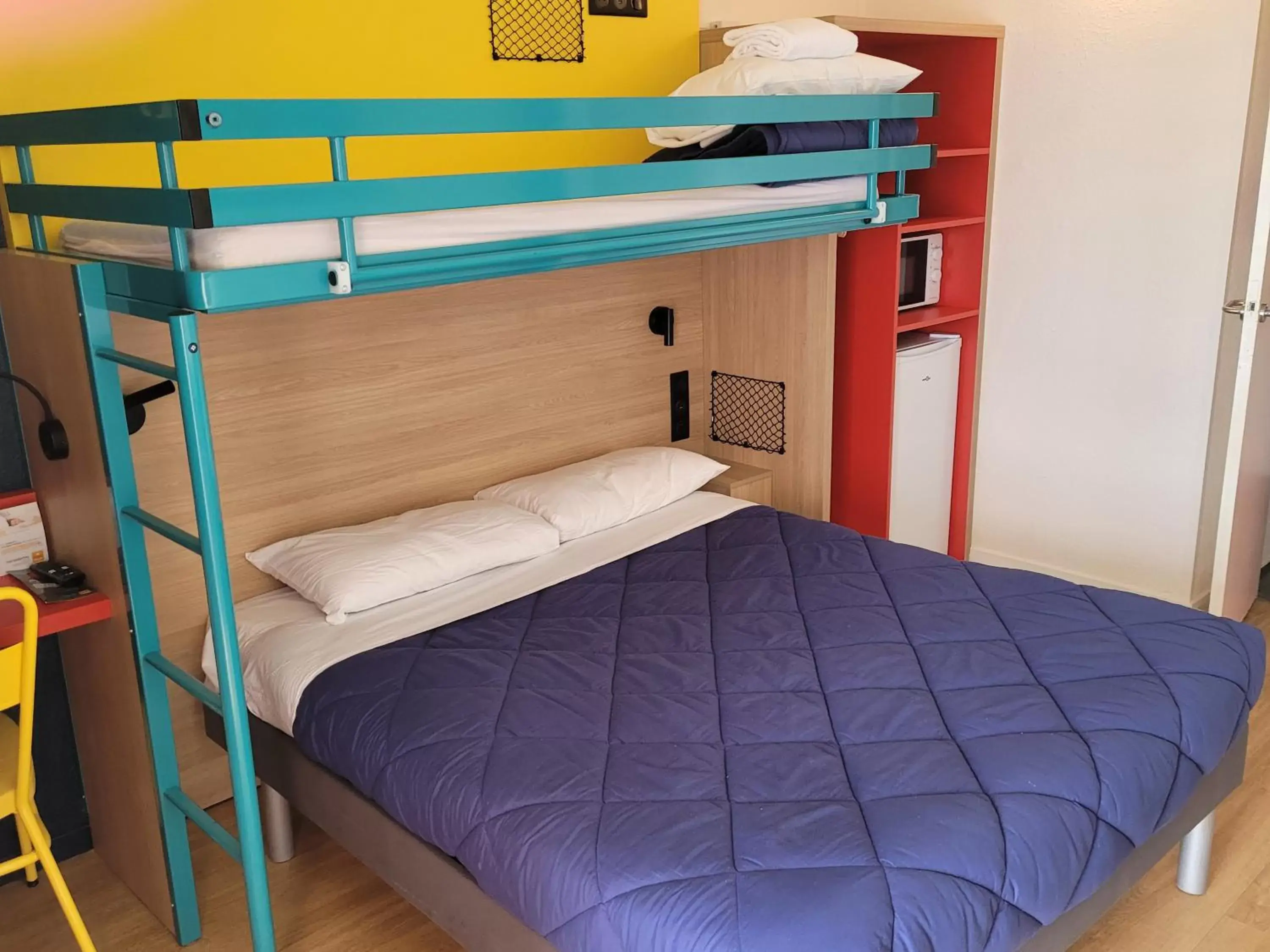 Bedroom, Bunk Bed in Premiere Classe Lyon Nord Dardilly