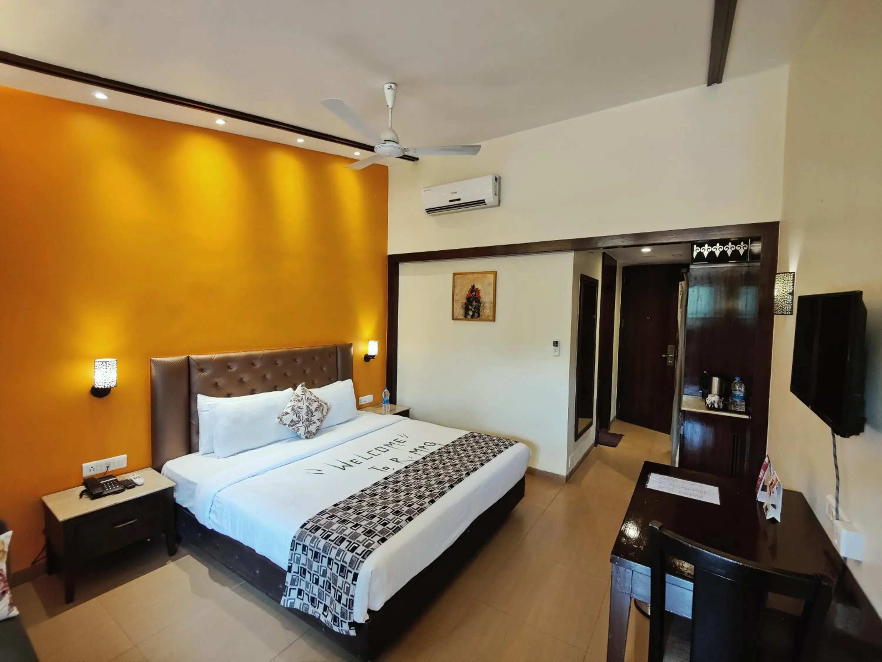 Bed in Regenta MPG Club Mahabaleshwar