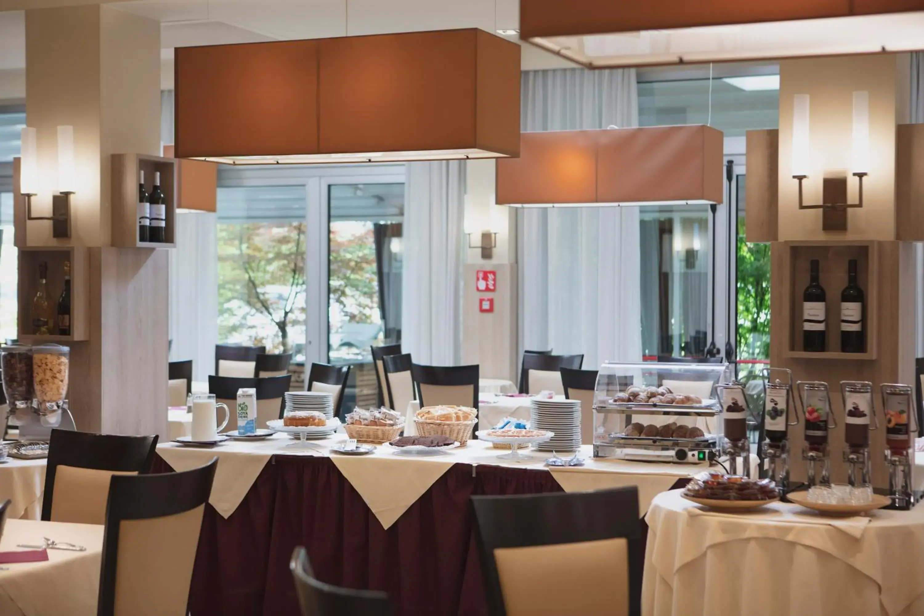 Breakfast, Restaurant/Places to Eat in Smart Hotel Holiday