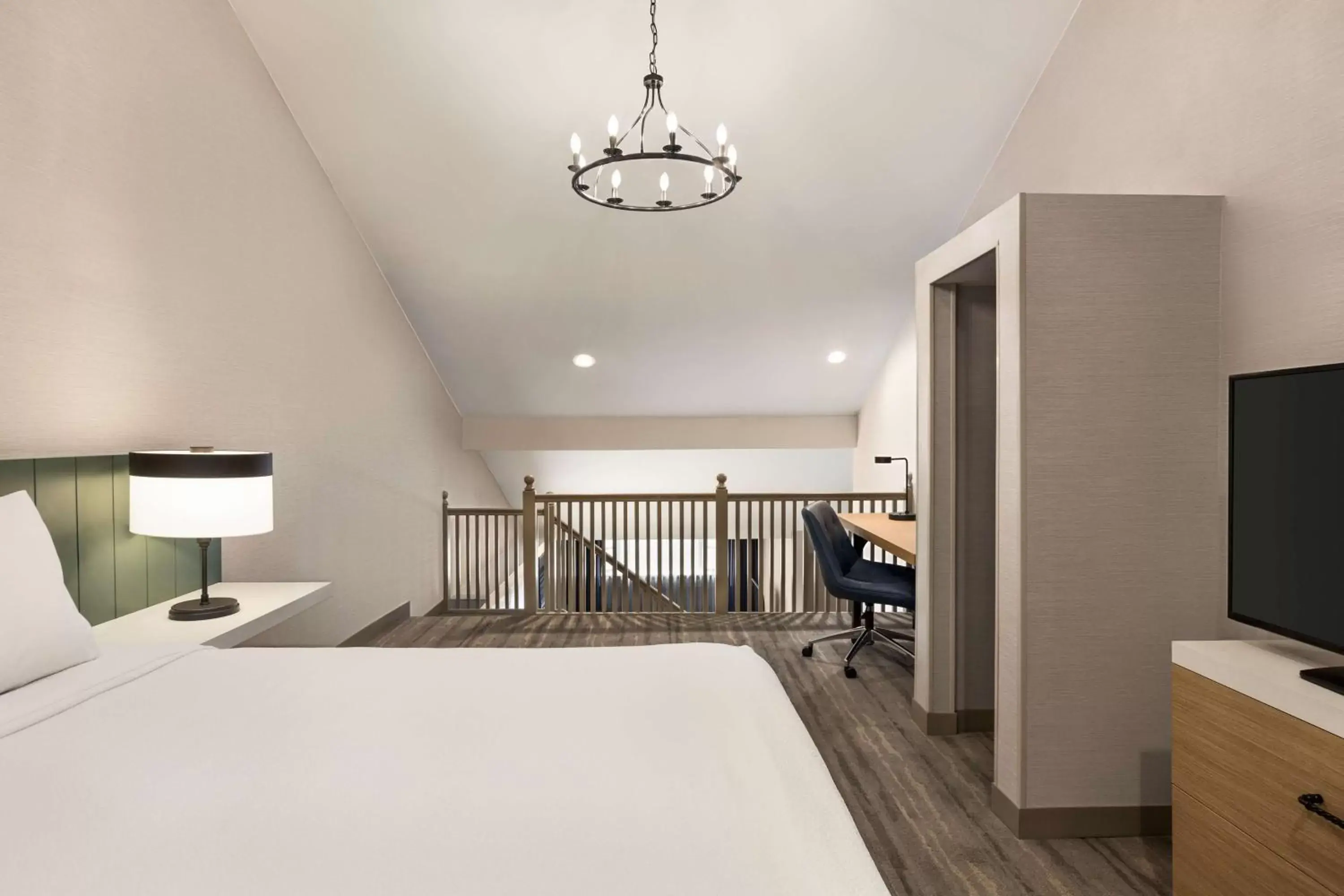 Bedroom, Bed in Hilton Garden Inn Monterey