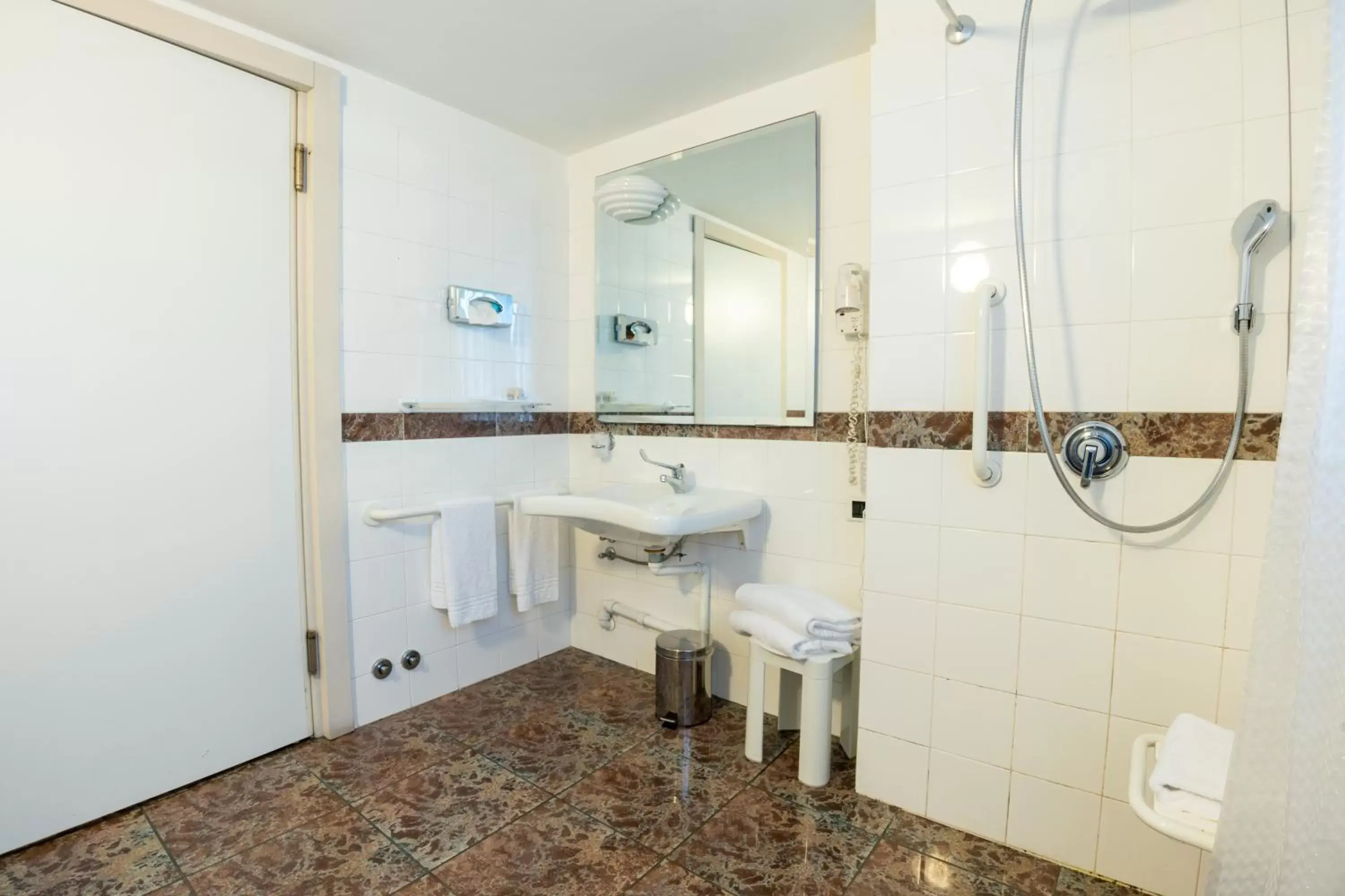 Bathroom in Hotel Como