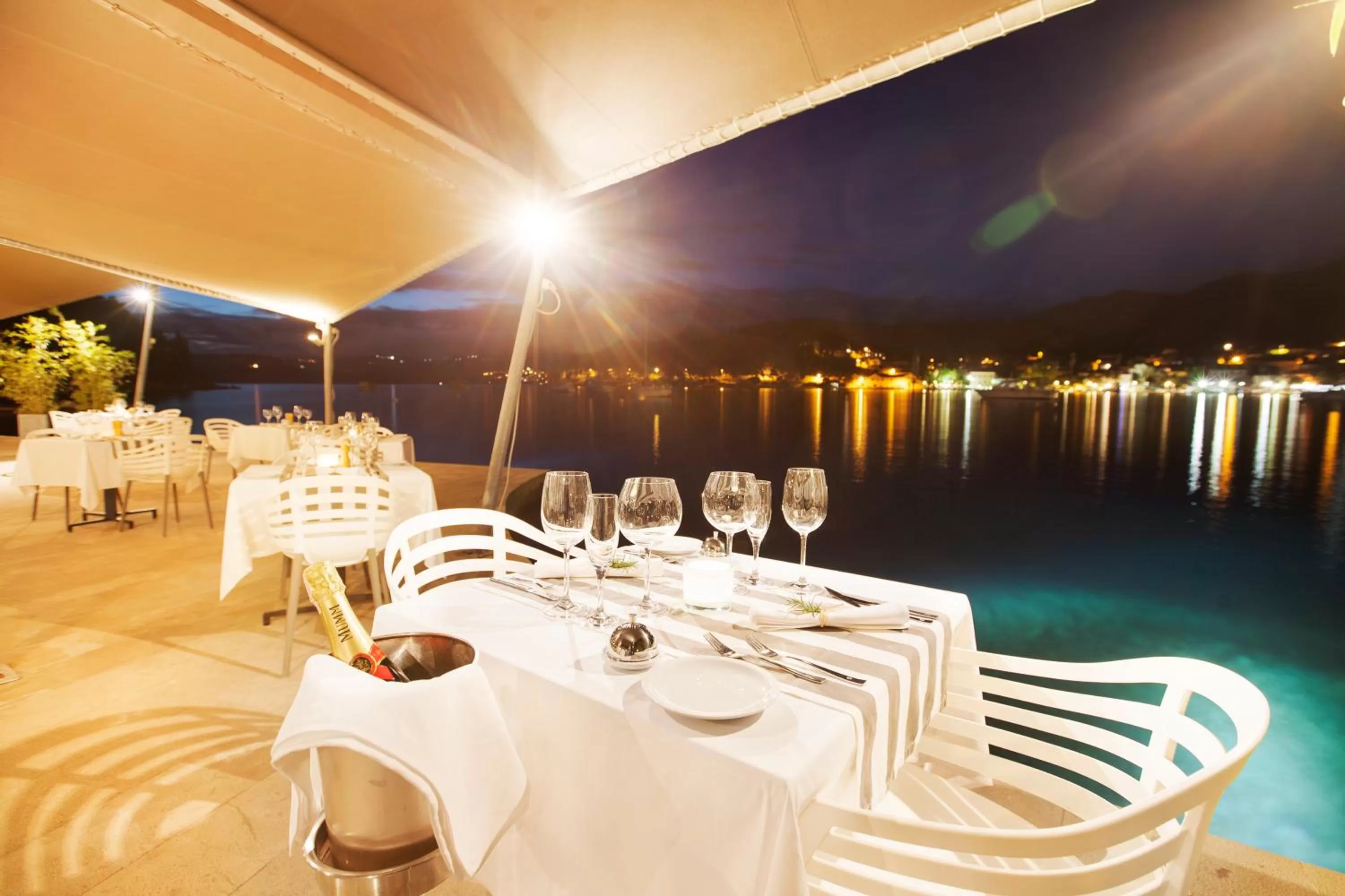 Restaurant/places to eat in Hotel Croatia