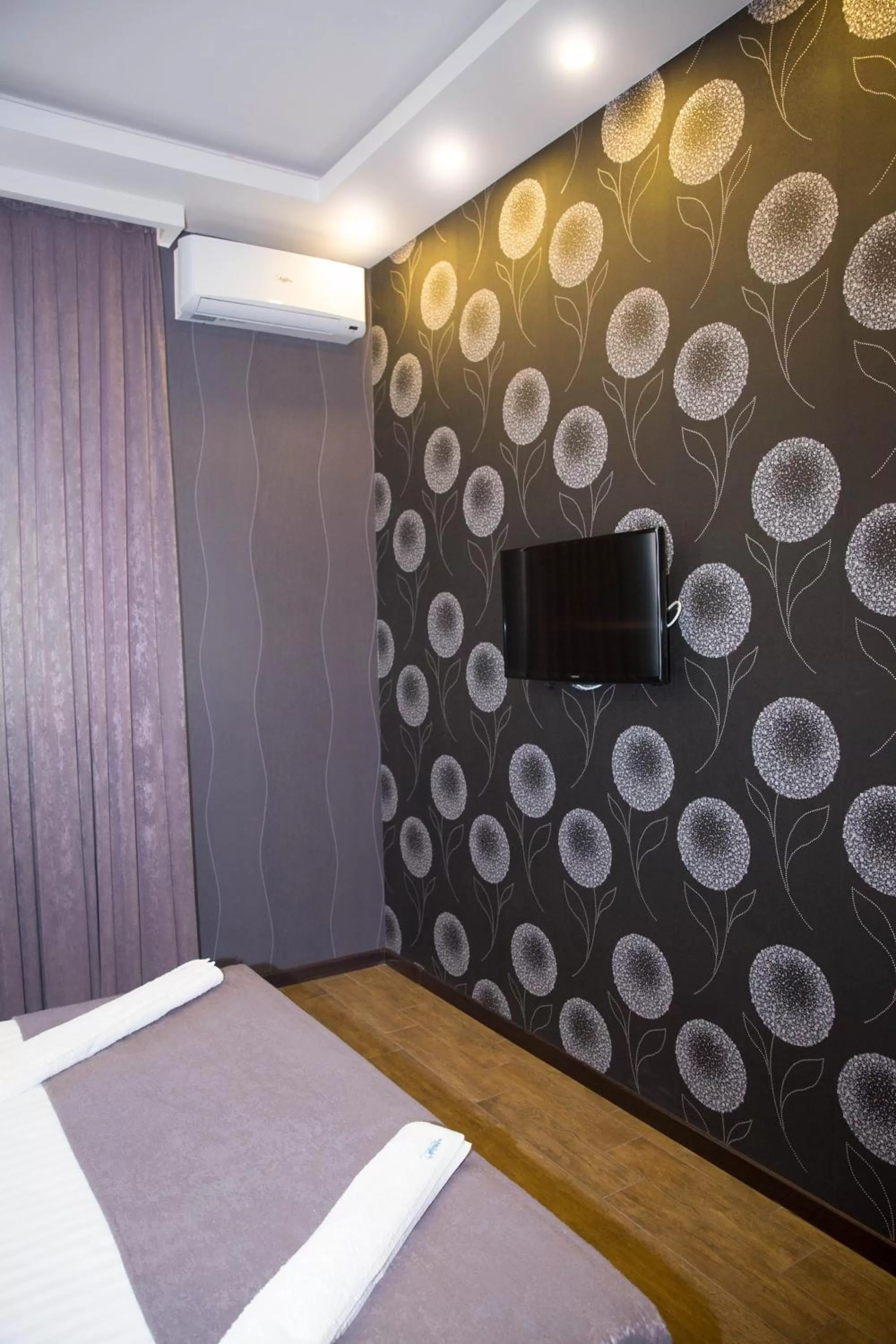 Bedroom, TV/Entertainment Center in Eridana Hotel